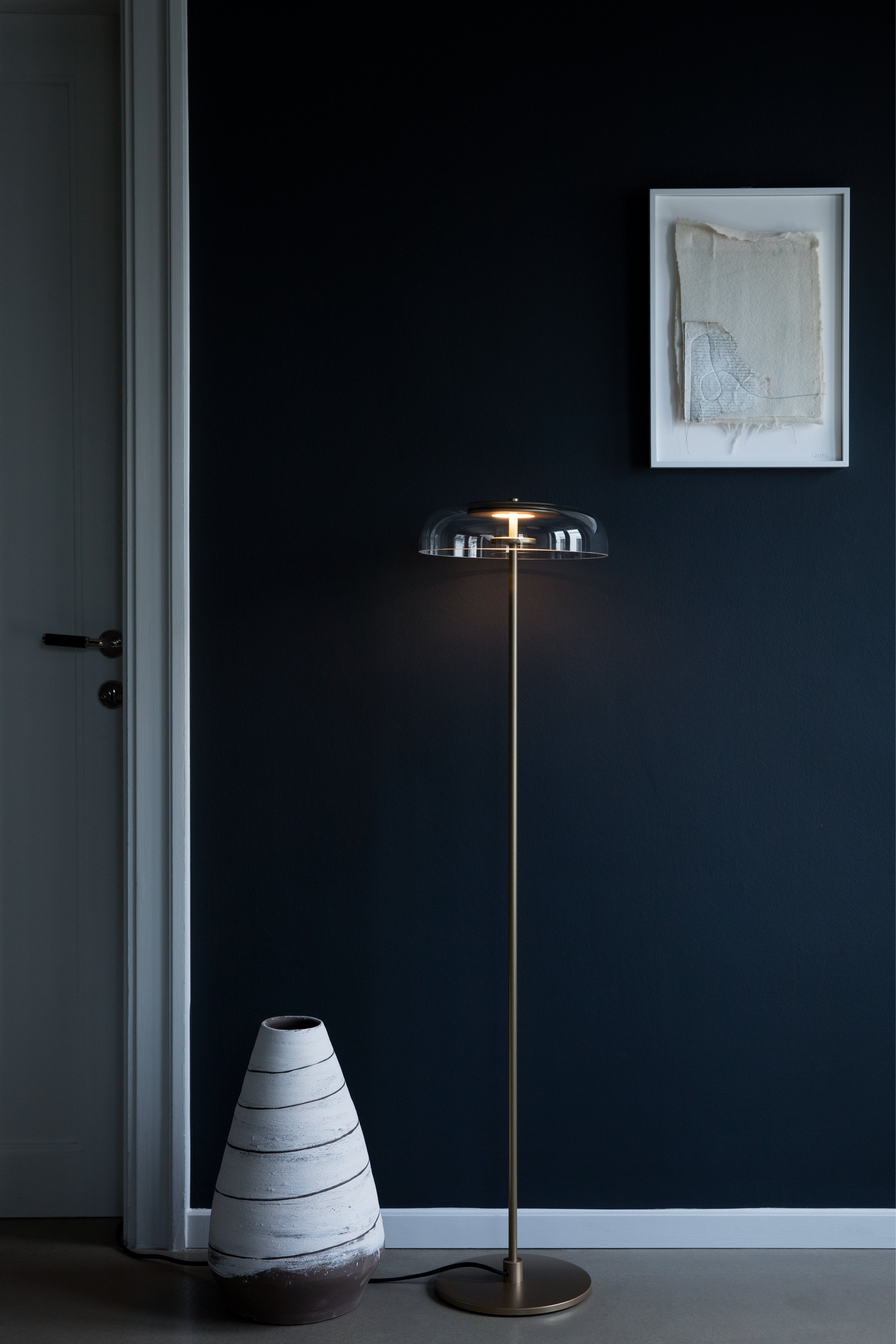 BLOSSI Floor Lamp in Gold with Transparent Glass