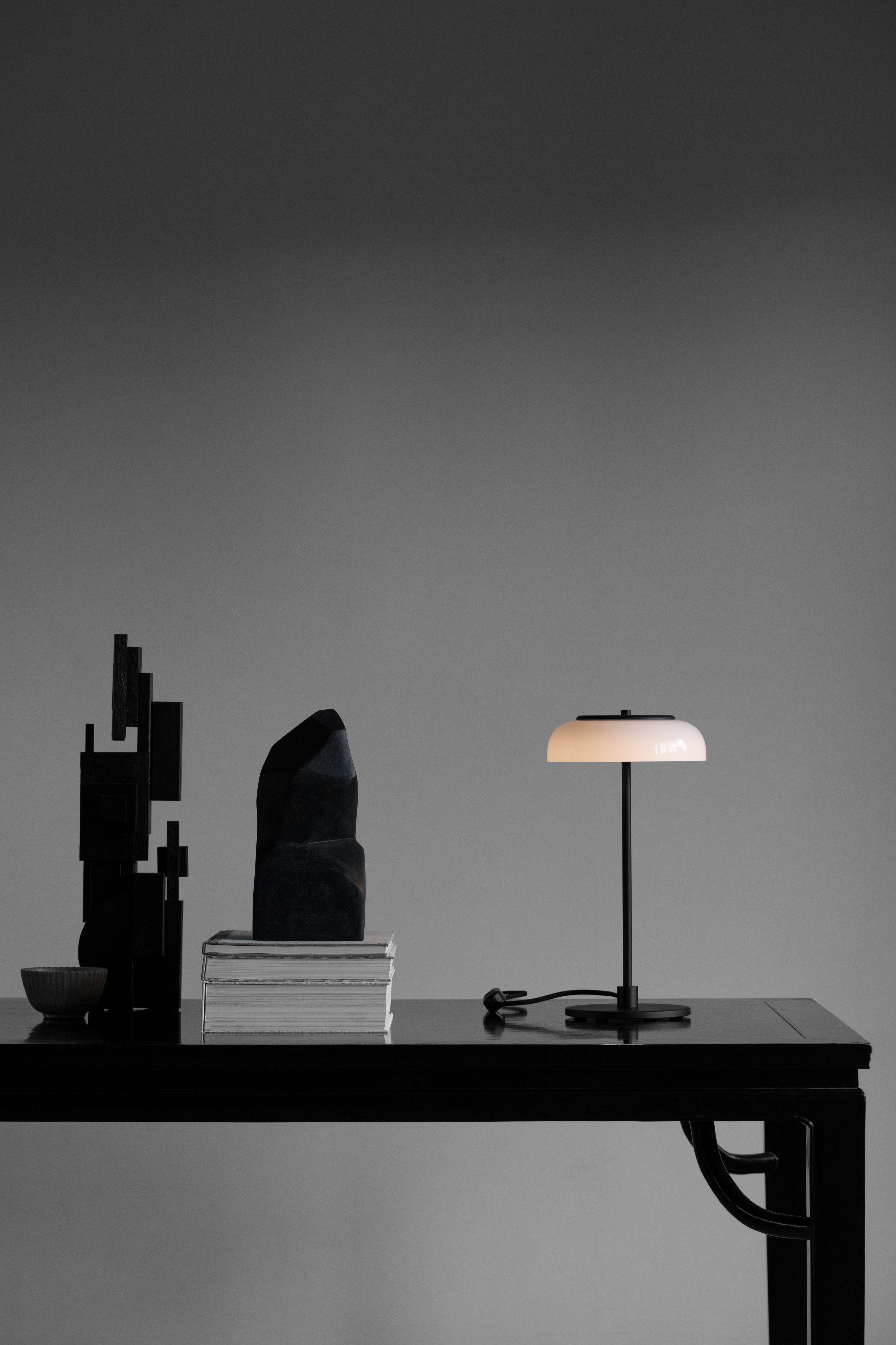 BLOSSI Table Lamp Black with Opal Glass