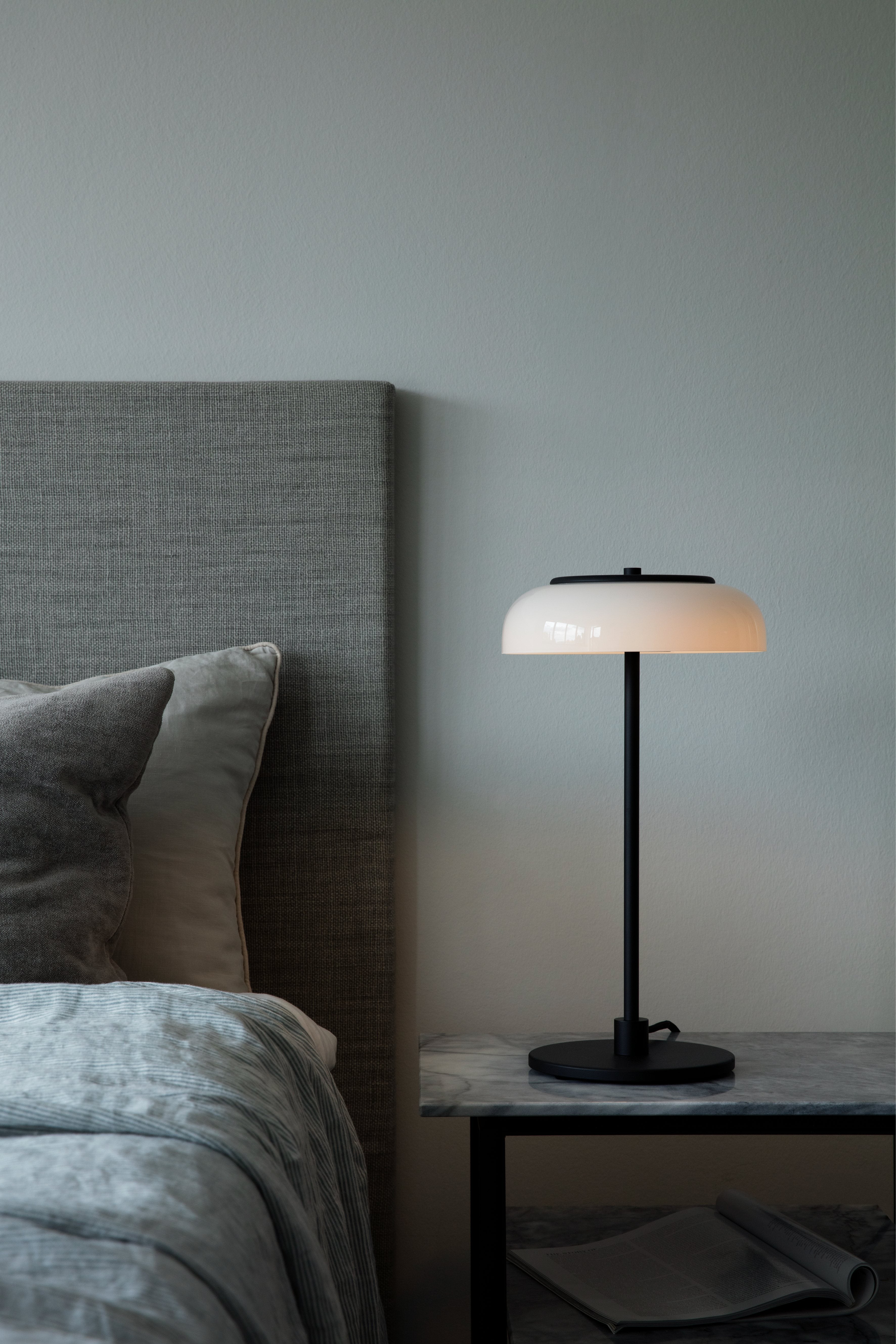 BLOSSI Table Lamp Black with Opal Glass