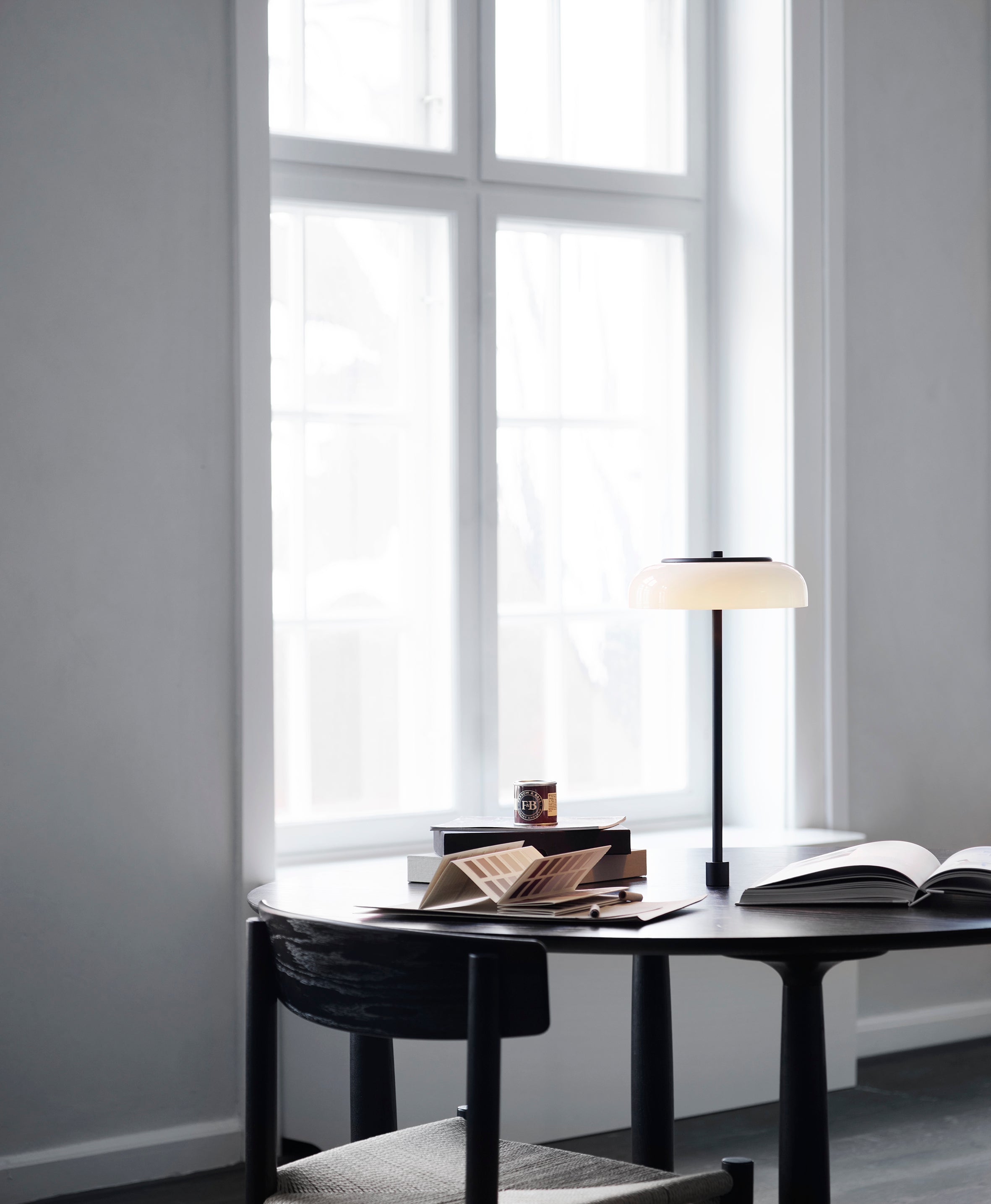 BLOSSI Table Lamp Black with Opal Glass