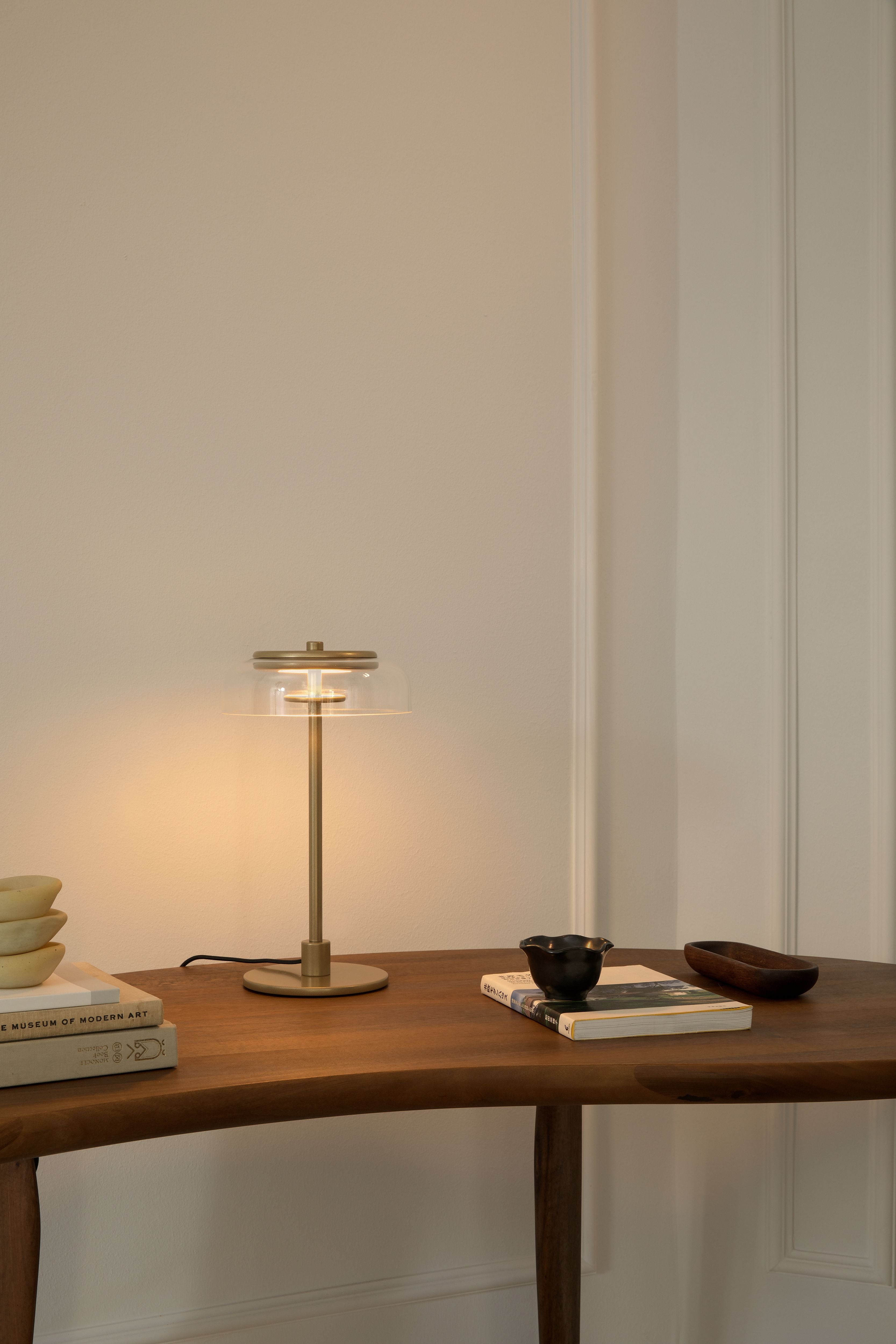 Tischlampe BLOSSI in Gold mit transparentem Glas