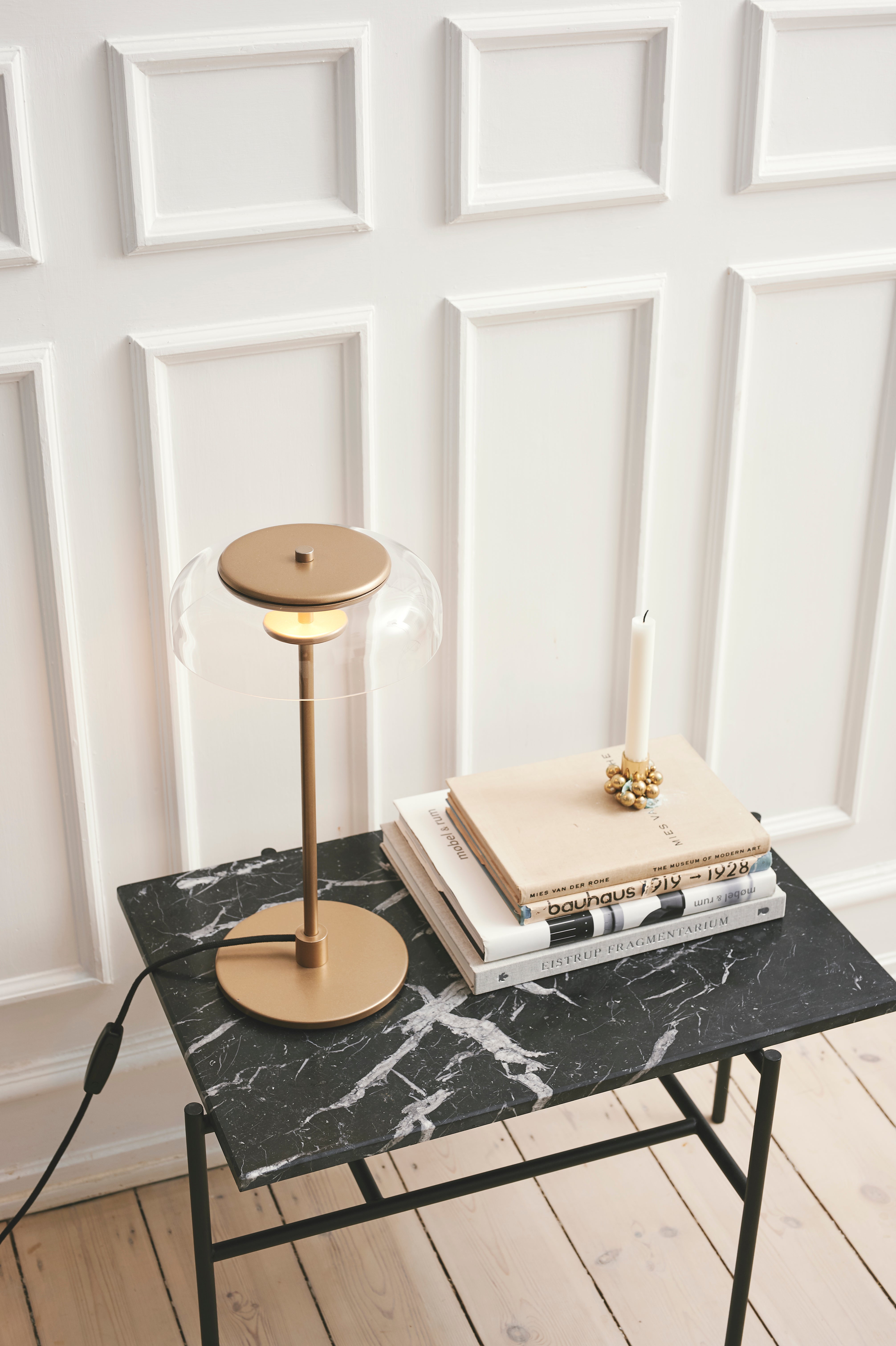Tischlampe BLOSSI in Gold mit transparentem Glas