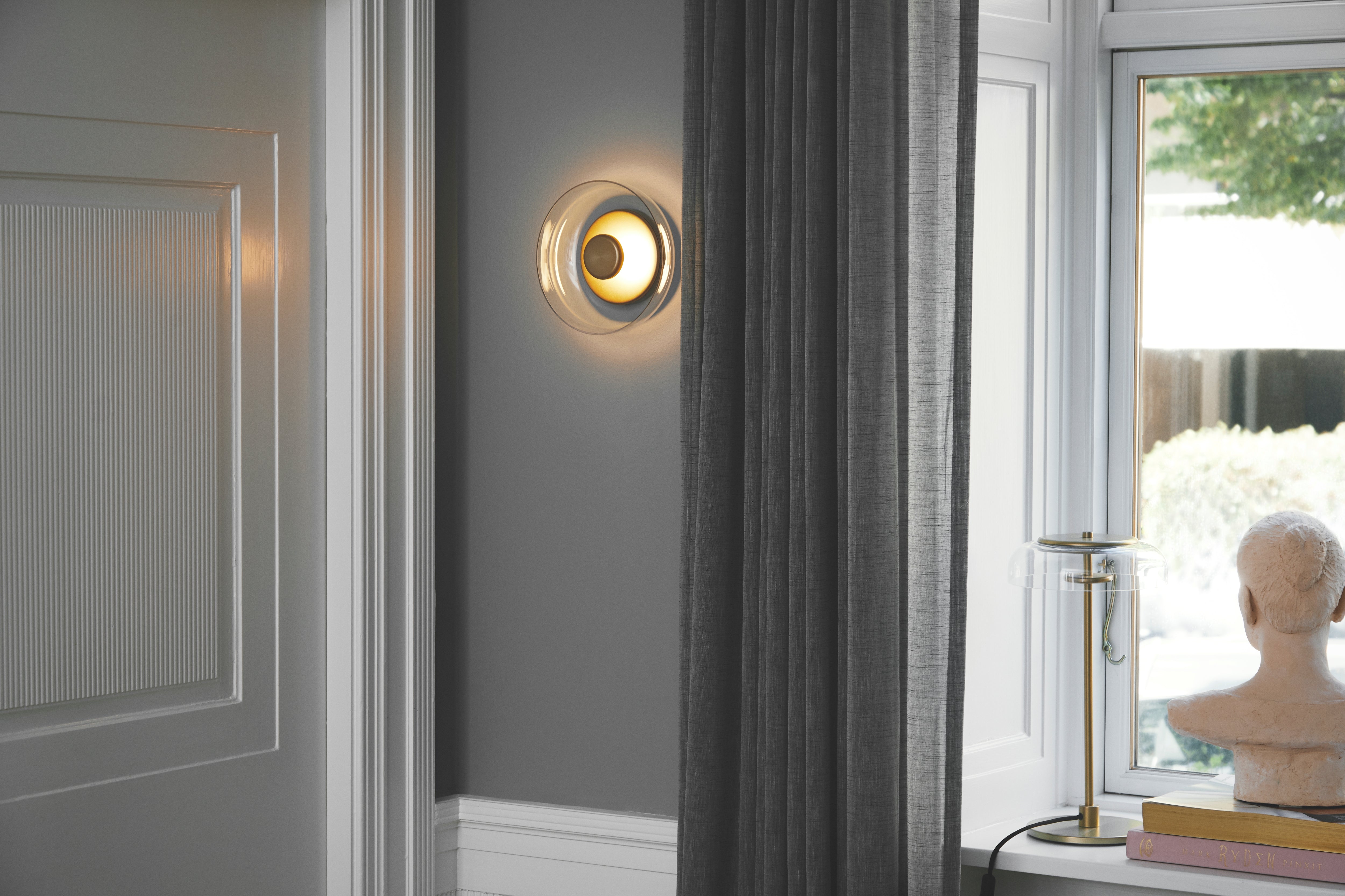 BLOSSI Wall Lamp in Gold with Opal Glass