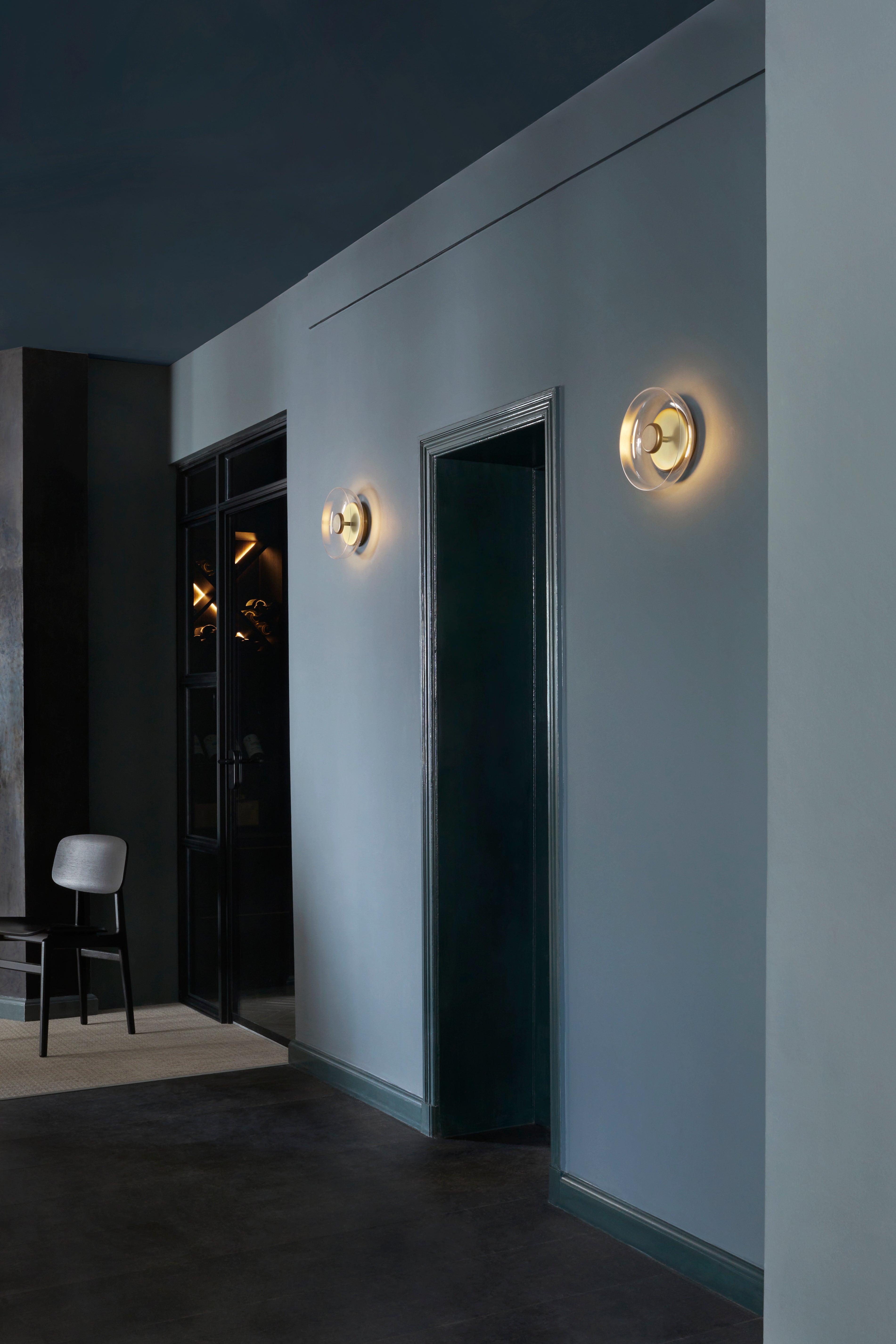 BLOSSI Wall Lamp in Gold with Opal Glass