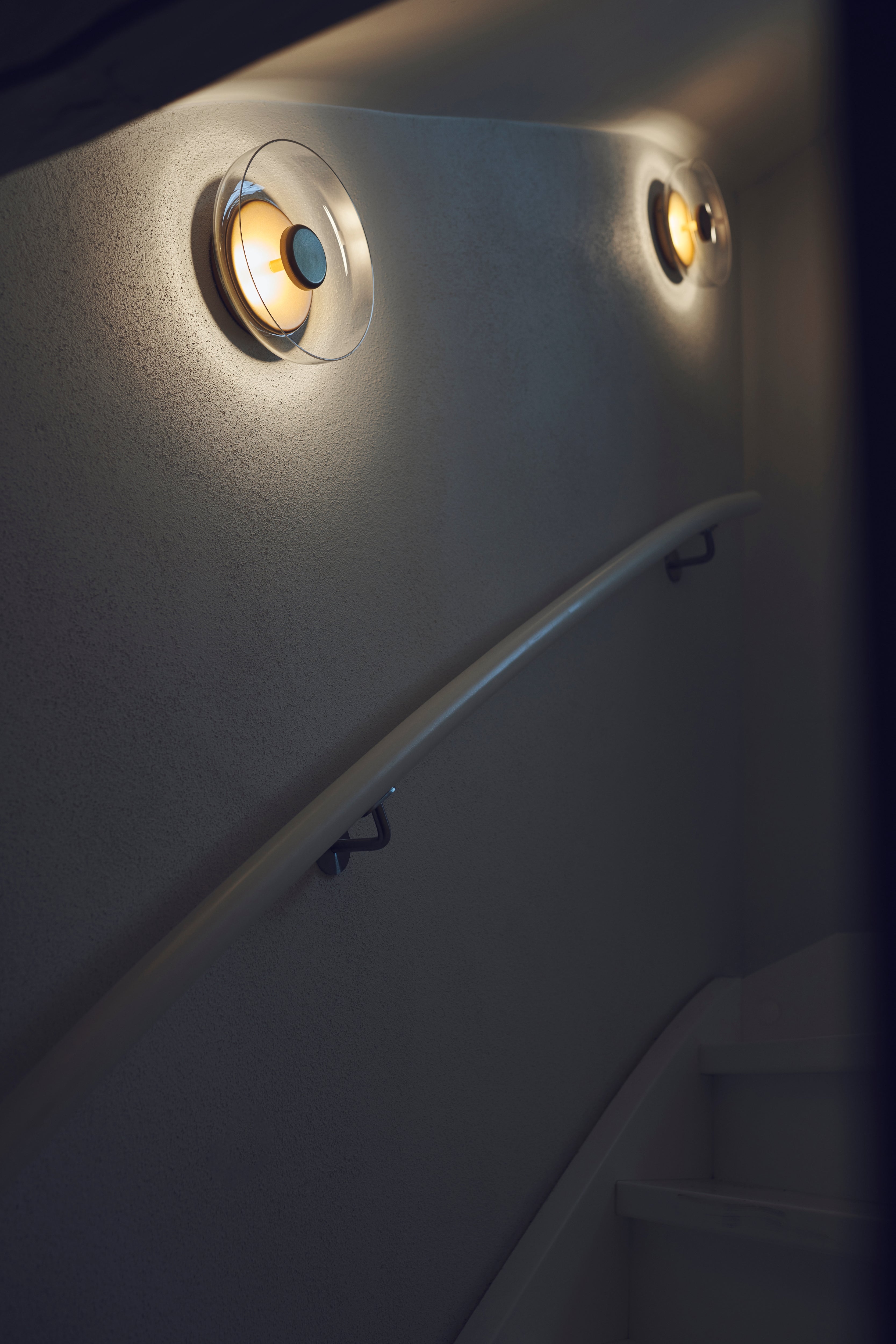 BLOSSI Wall Lamp in Gold with Opal Glass
