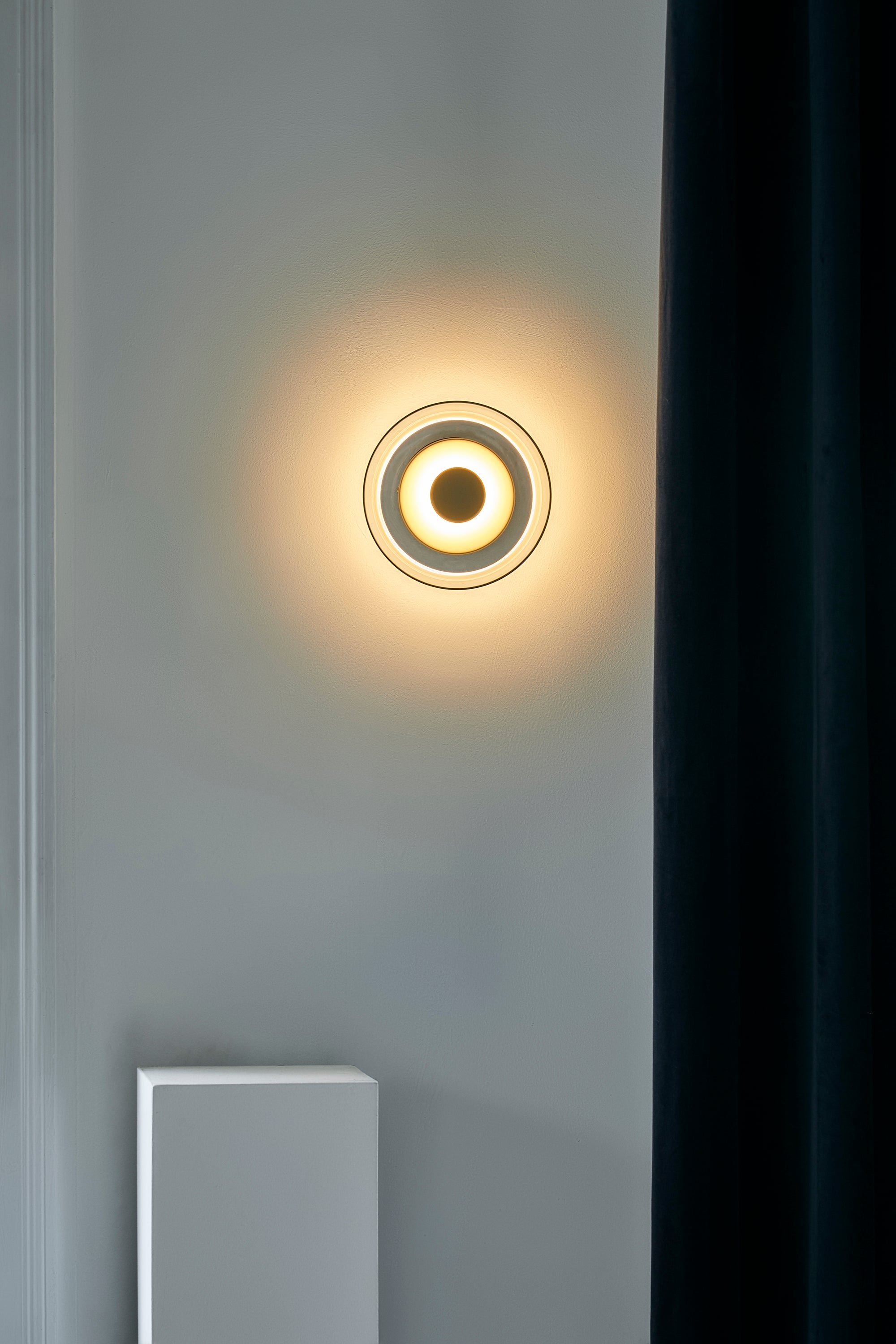 BLOSSI Wall Lamp in Gold with Opal Glass