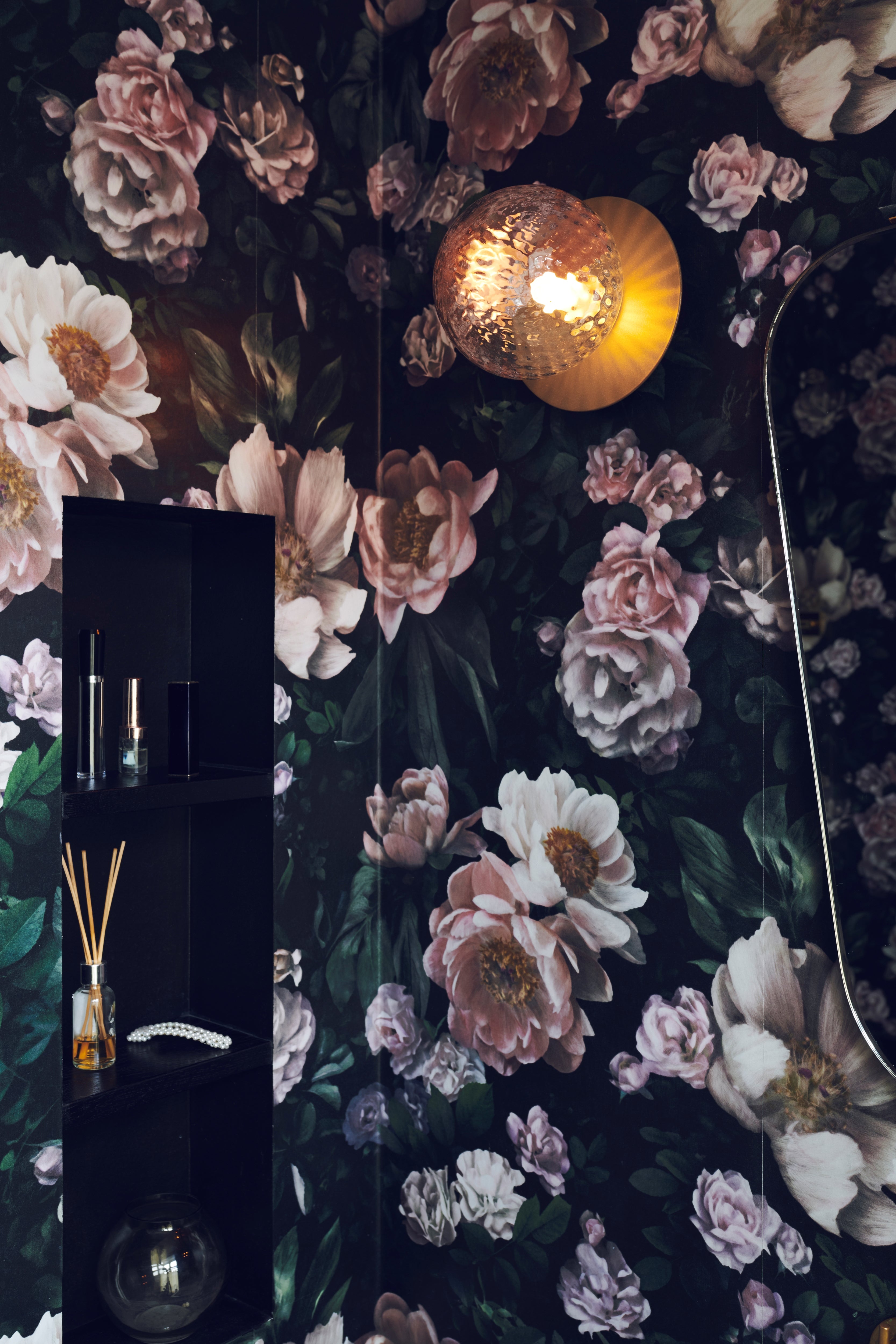 Wandlampe LIILA in Gold mit transparentem Glas