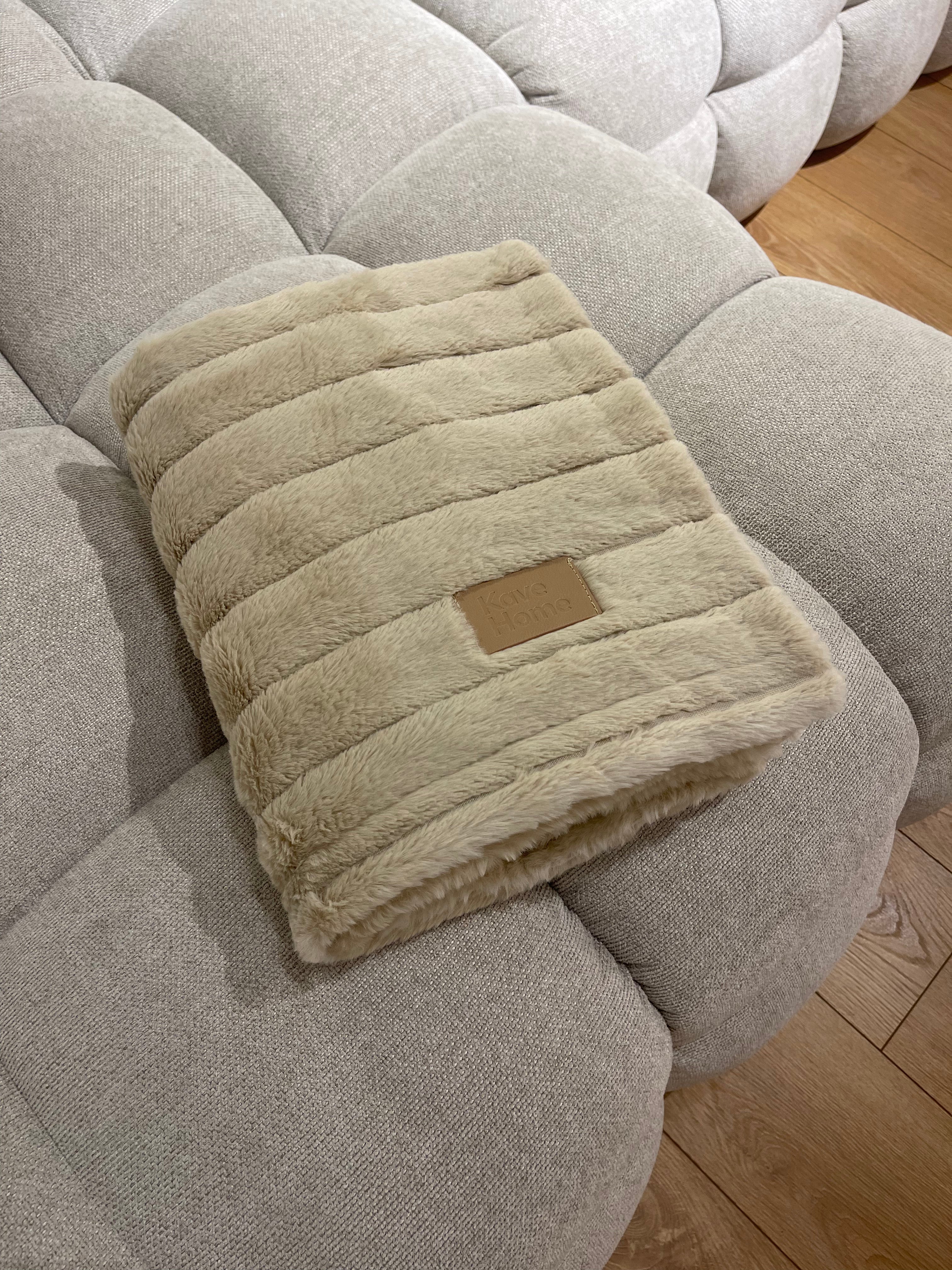 Koc aus Kunstfell Kave Home beige - Ausstellungsstück