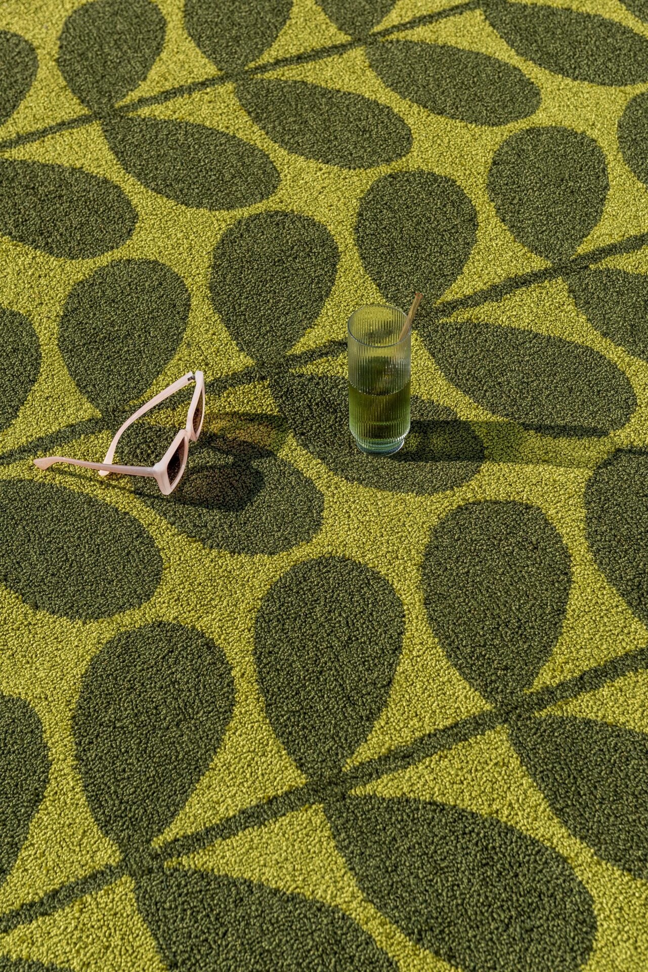 Solid Stem Seagrass Outdoor Rug Green