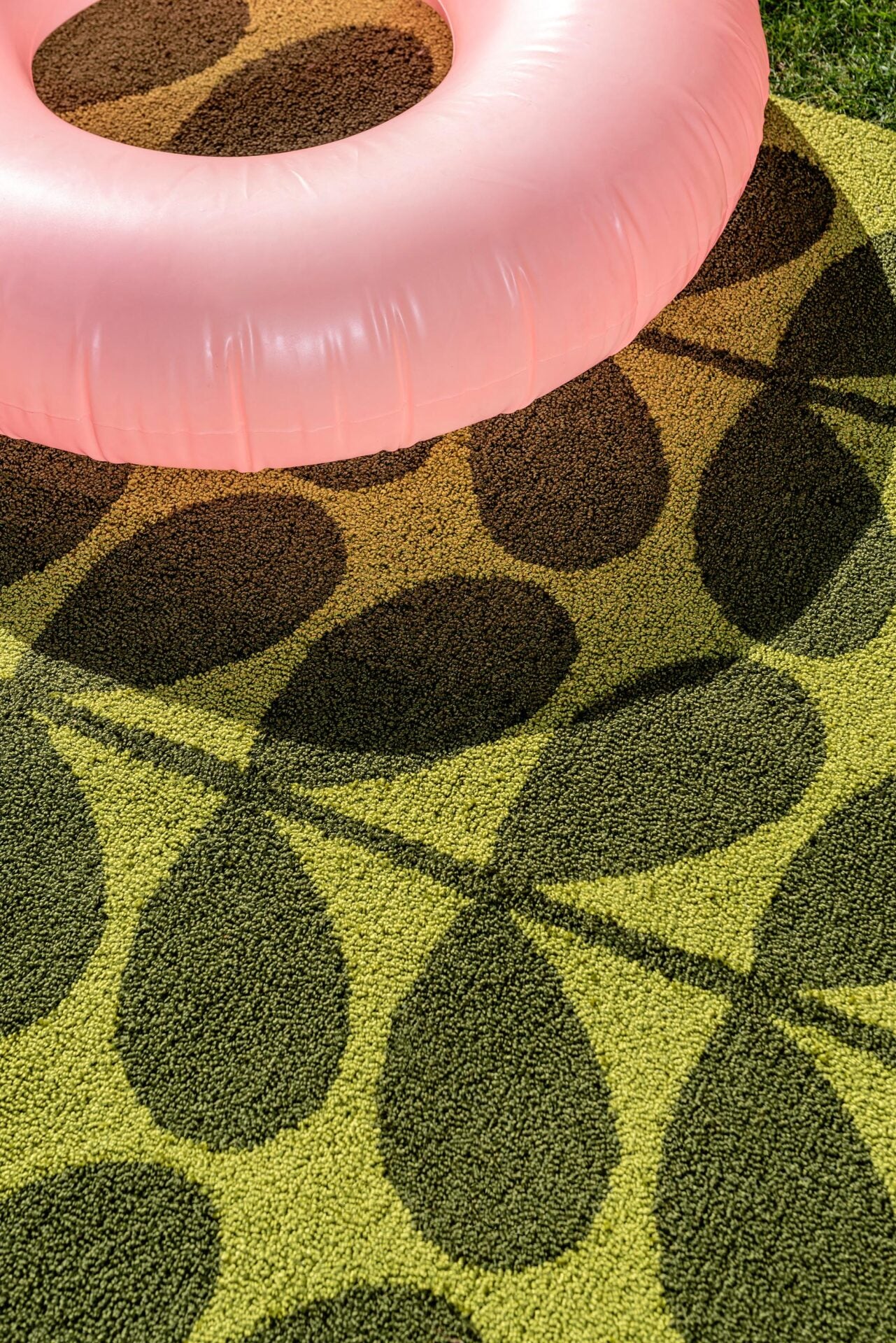 Solid Stem Seagrass Outdoor Rug Green