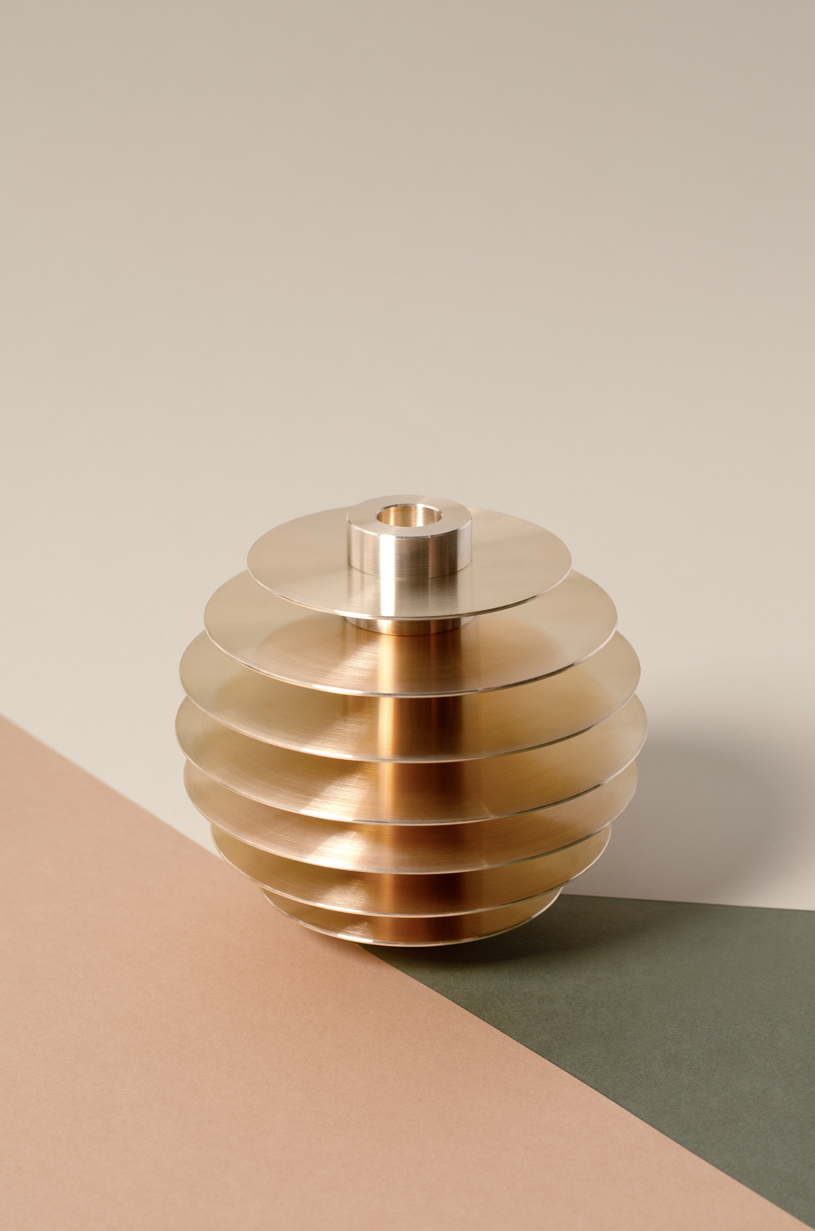 Set von ORB Kerzenhaltern aus Messing