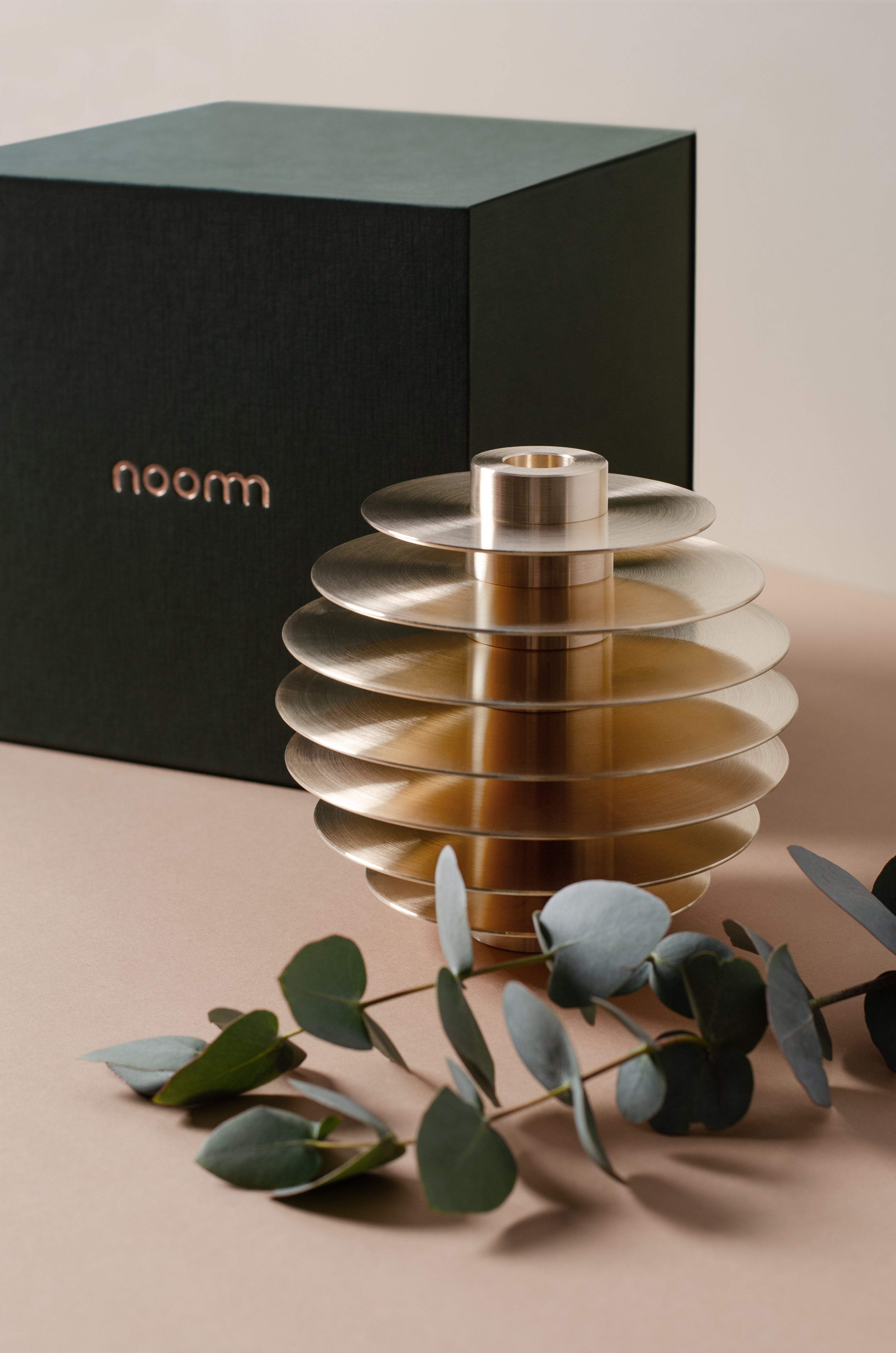 Set von ORB Kerzenhaltern aus Messing