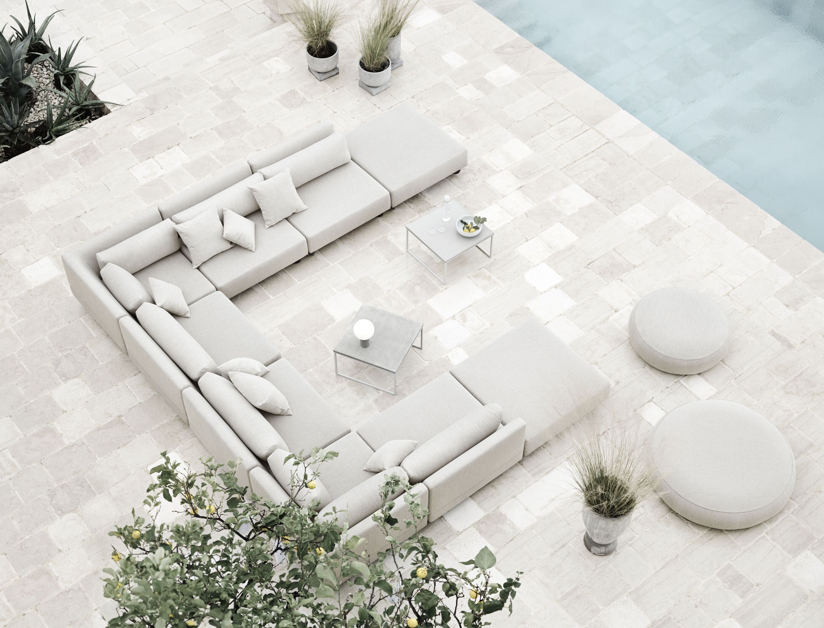Externer Couchtisch Como dunkelgrauer Beton mit einer dunkelgrauen Basis