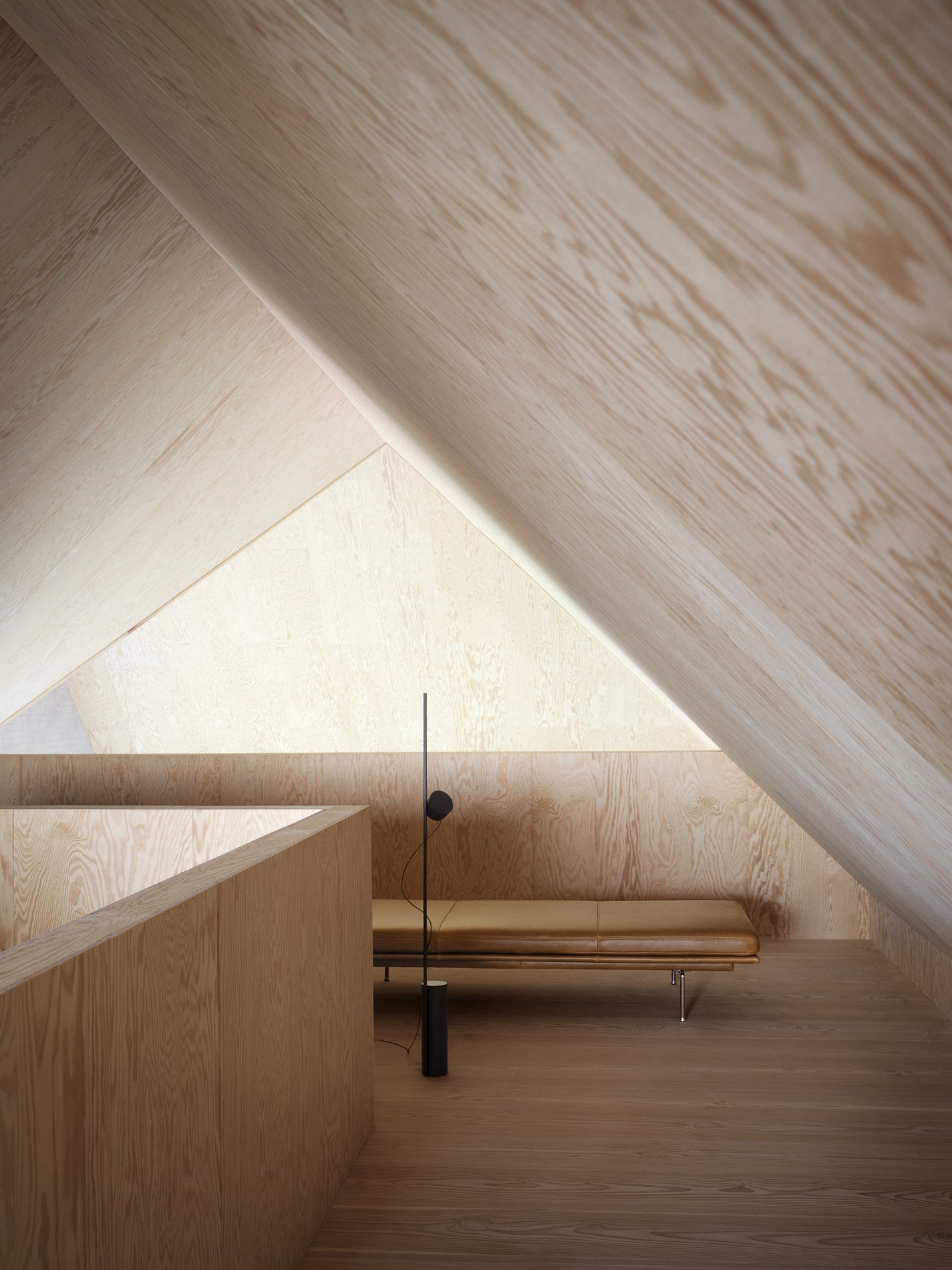 OUTLINE Customizable Bench