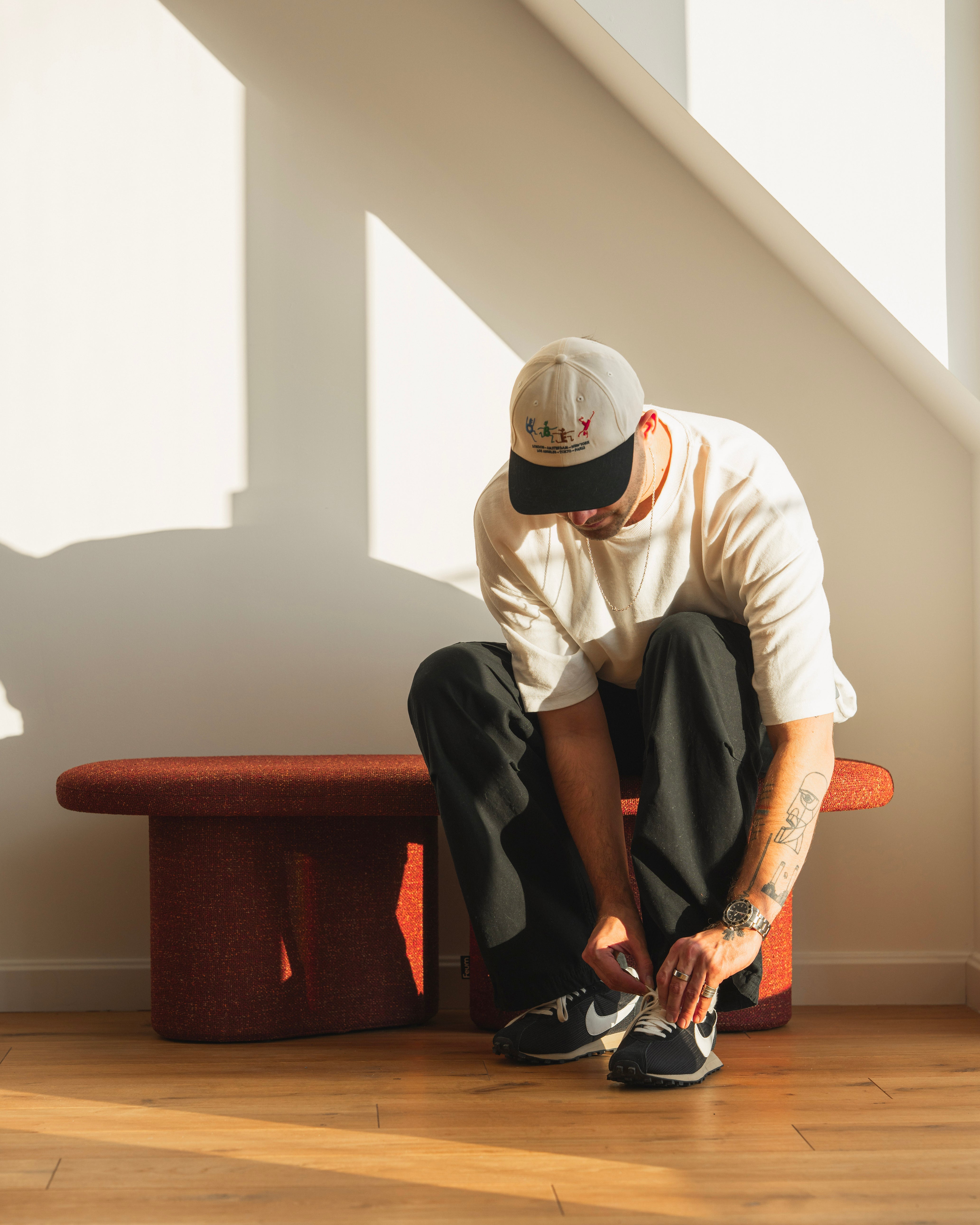 OVO Bank in kastanienrot