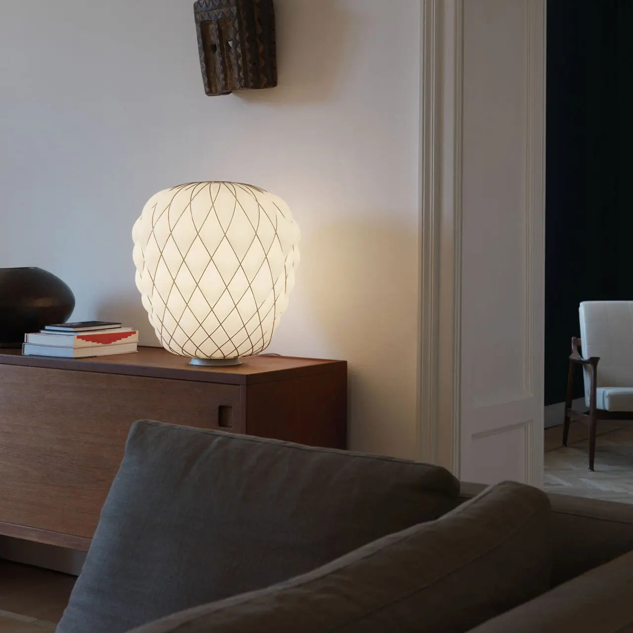 Lampa stołowa PINECONE chromowany z białym szkłem dmuchanym – Fontana Arte