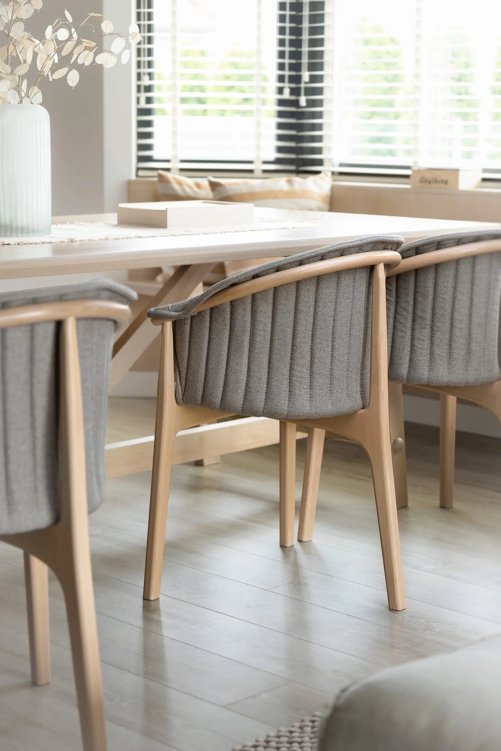 EVO B-2945 UPHOLESTED armchair