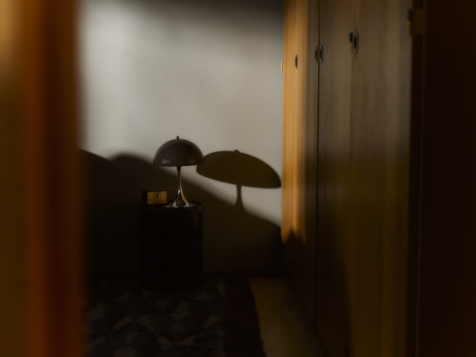 Tragbare Lampe PANTHELLA 250 grün mit verchromtem Fuß