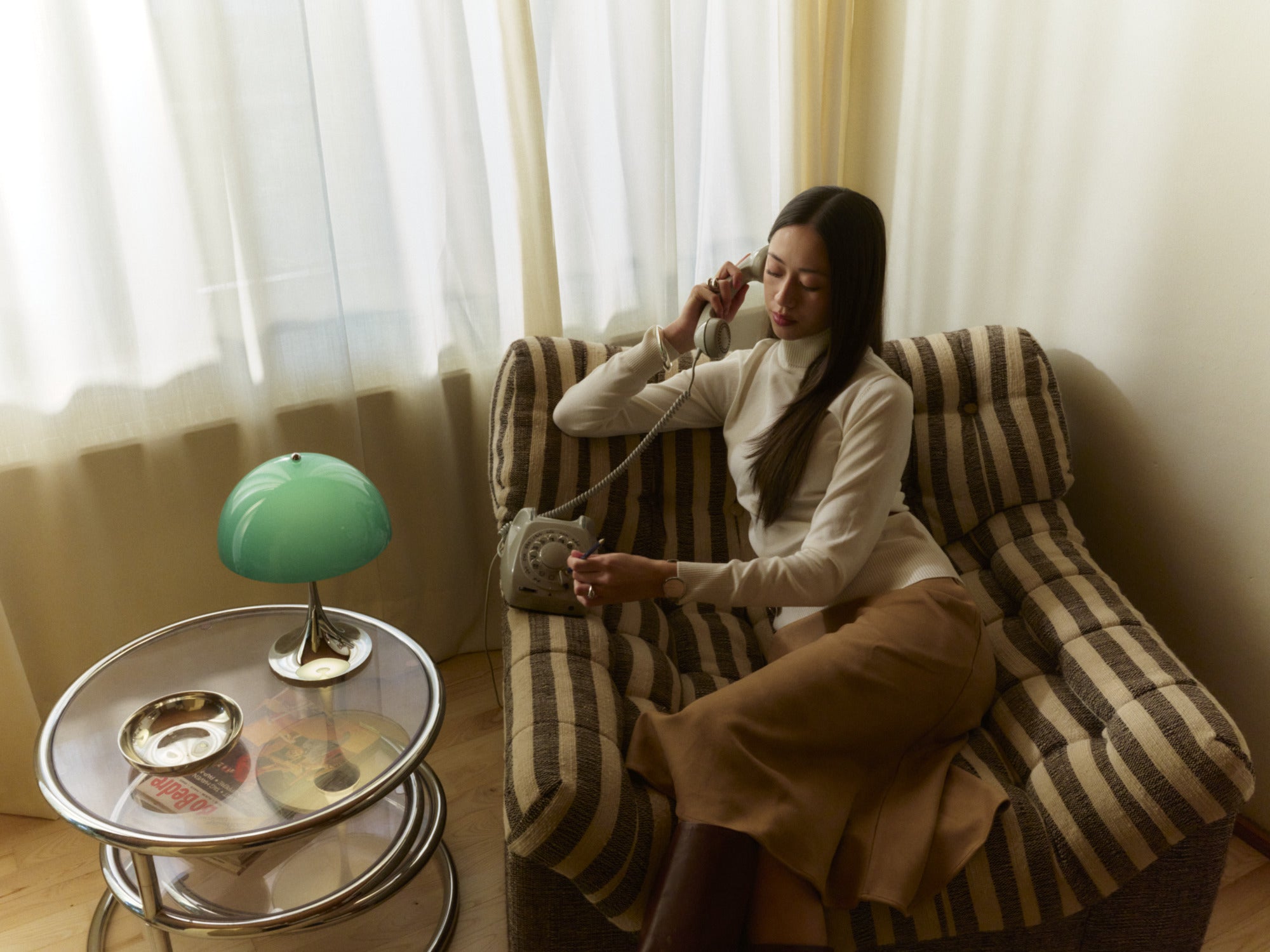 Tragbare Lampe PANTHELLA 250 grün mit verchromtem Fuß