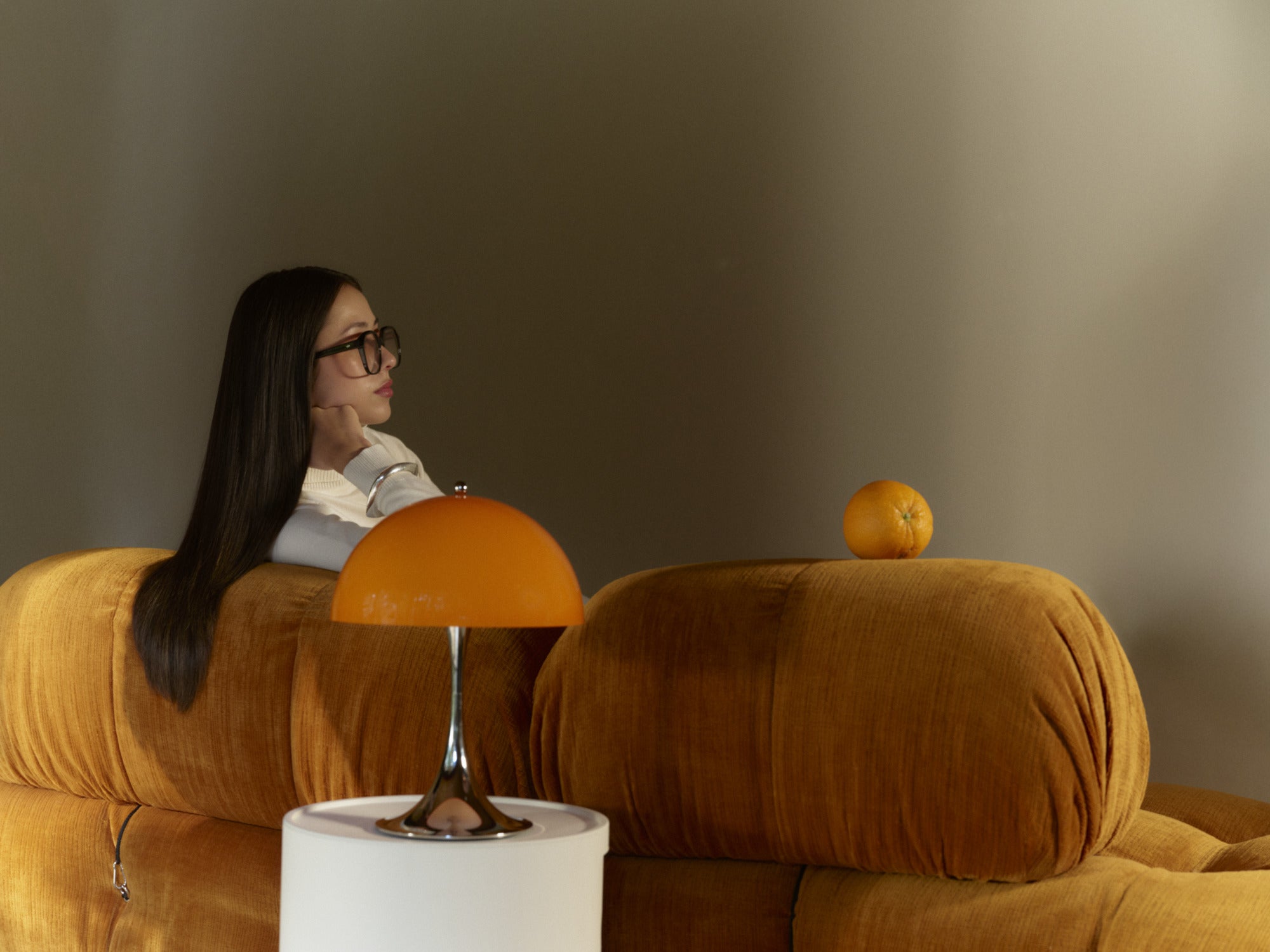 Tragbare Lampe PANTHELLA 250 orange mit verchromtem Fuß