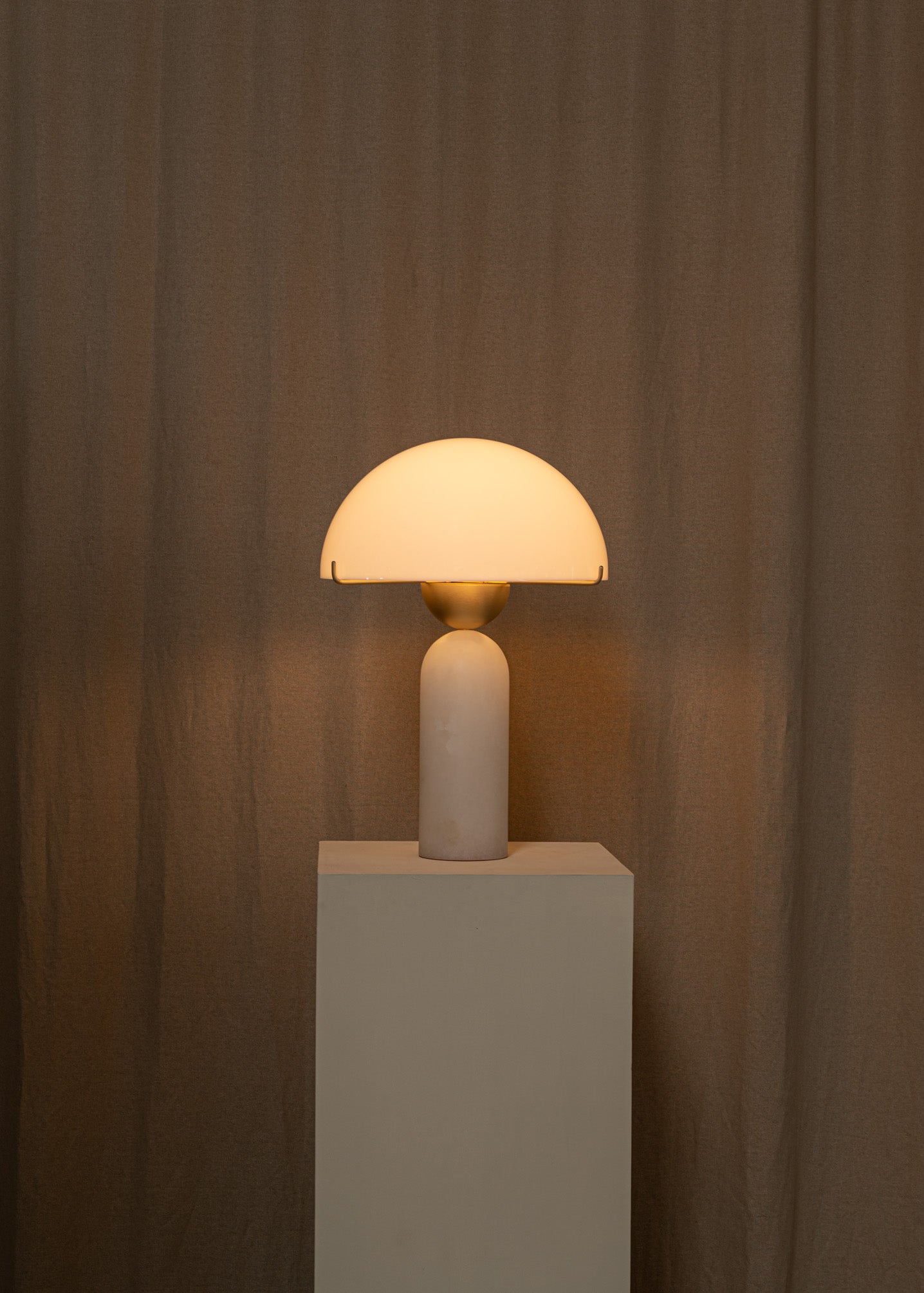 Tischlampe PEONO weißer Alabaster