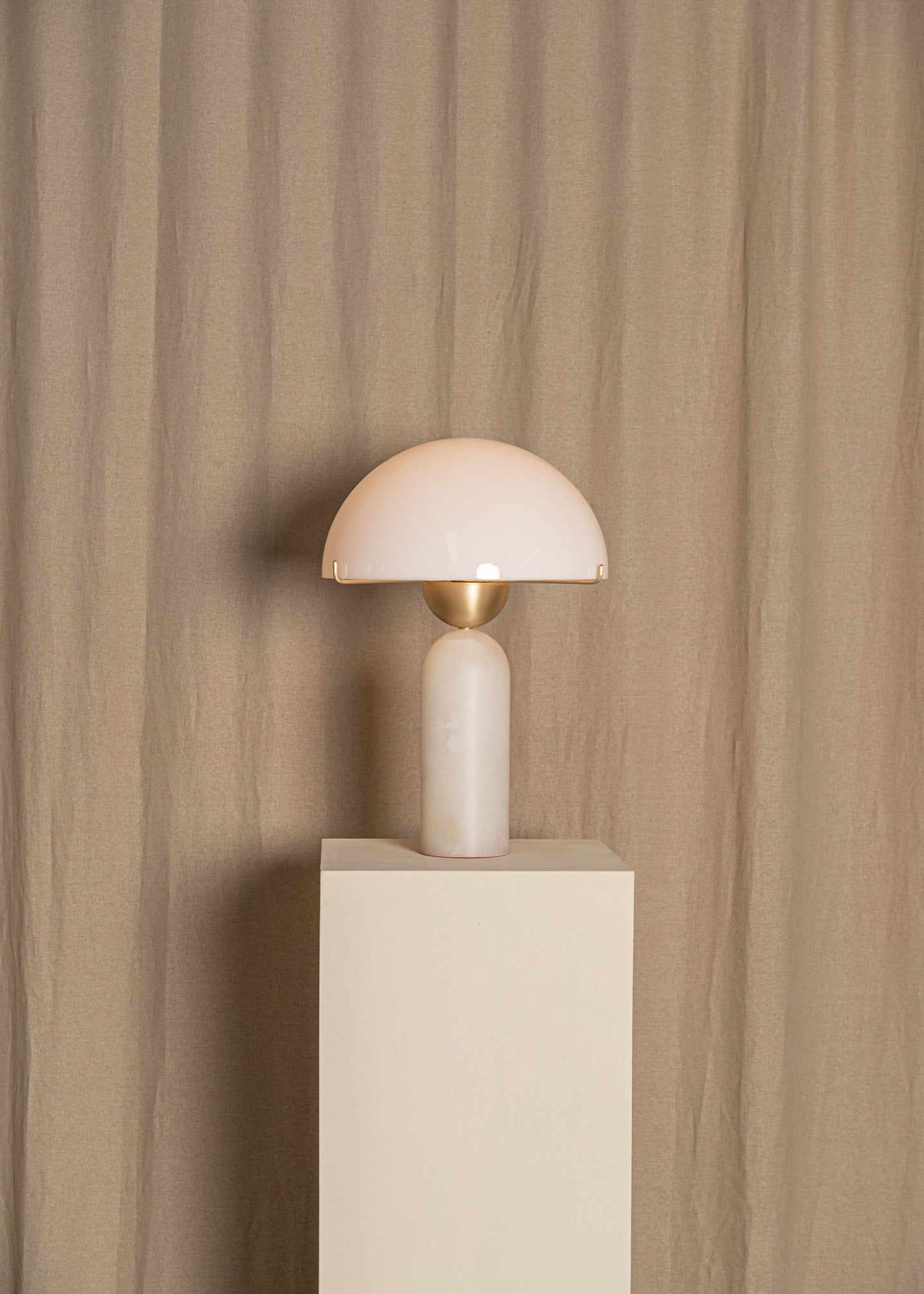 Tischlampe PEONO weißer Alabaster