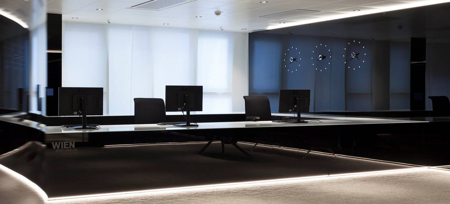 Wanduhr MINI RODON verchromt mit schwarzem Finish