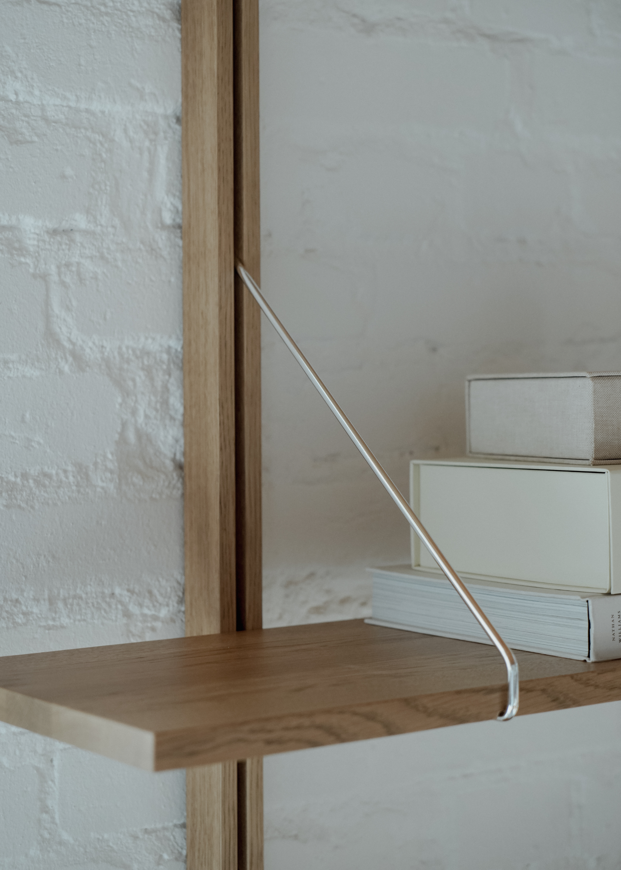 Wandregal RODD aus Eichenholz