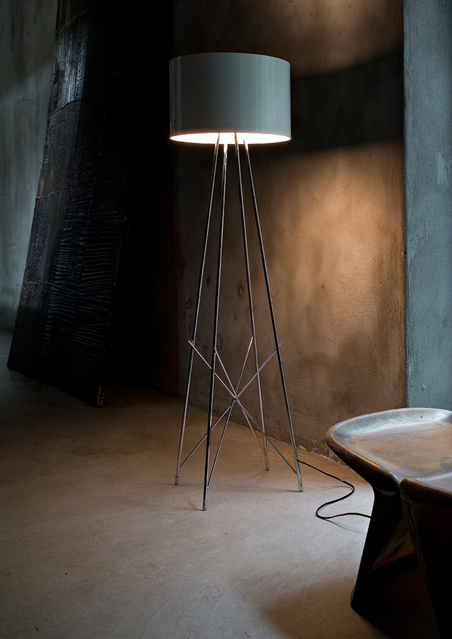 RAY White Floor Lamp with Metal Base