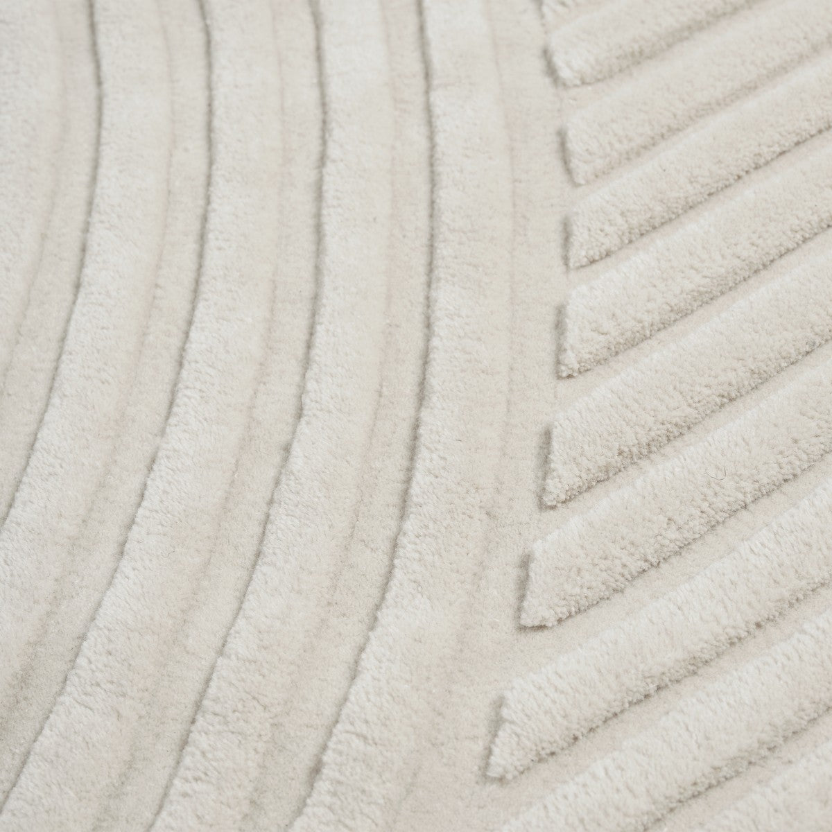 RELEVO Rug Broken White
