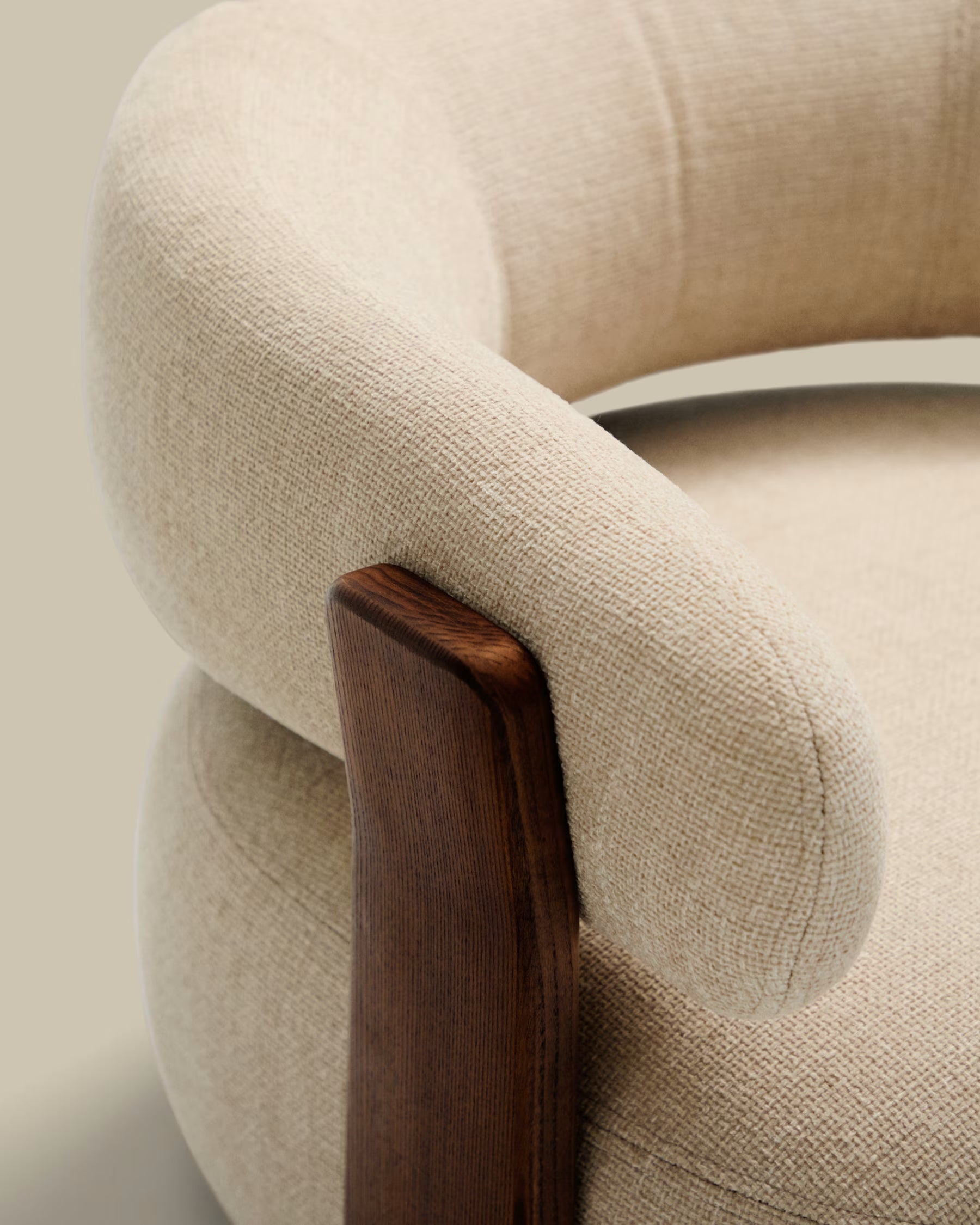 Sessel GRANITE beige Chenille mit dunklem Eschenfuß