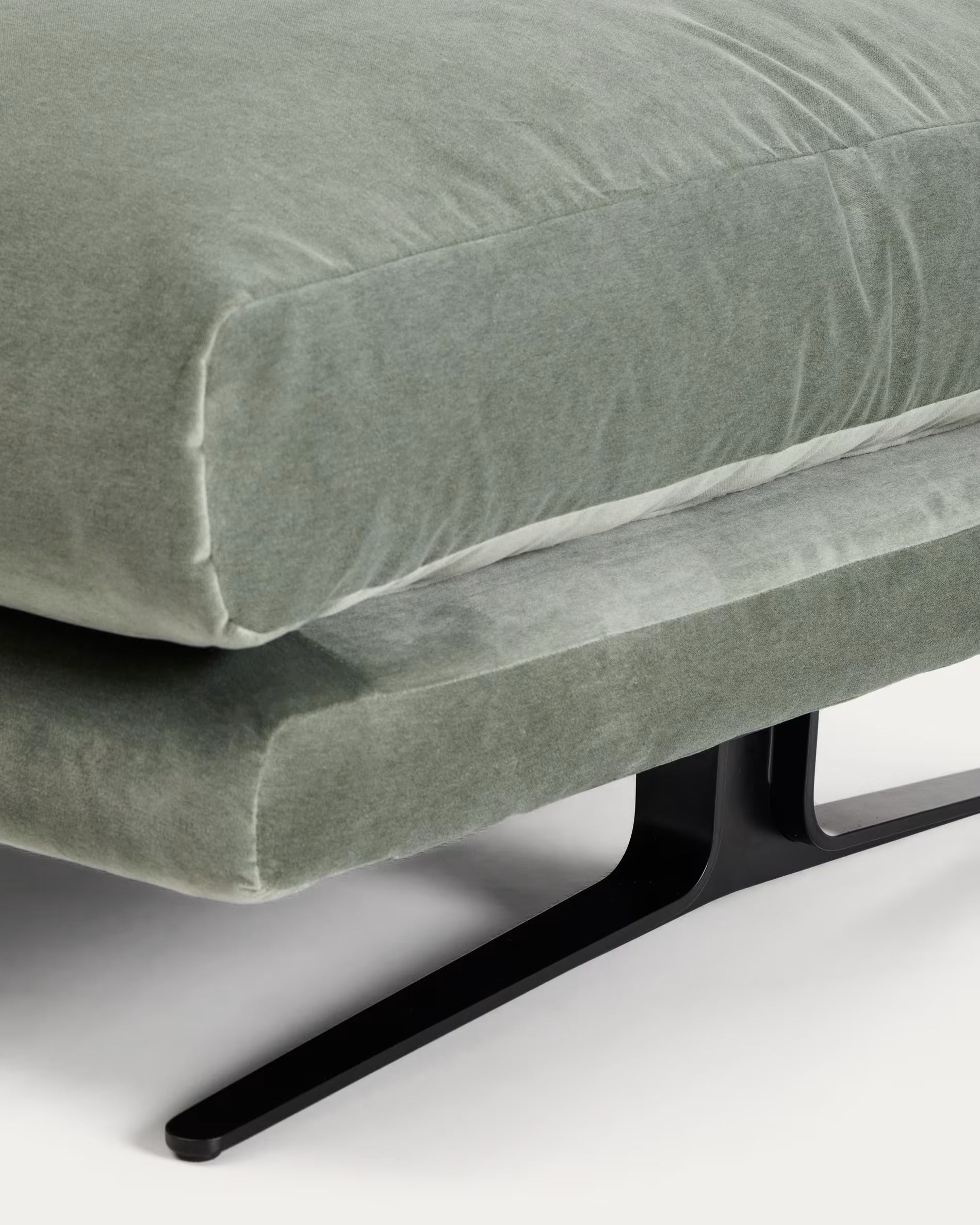 Fußhocker VELIRO grün mit schwarzem Gestell