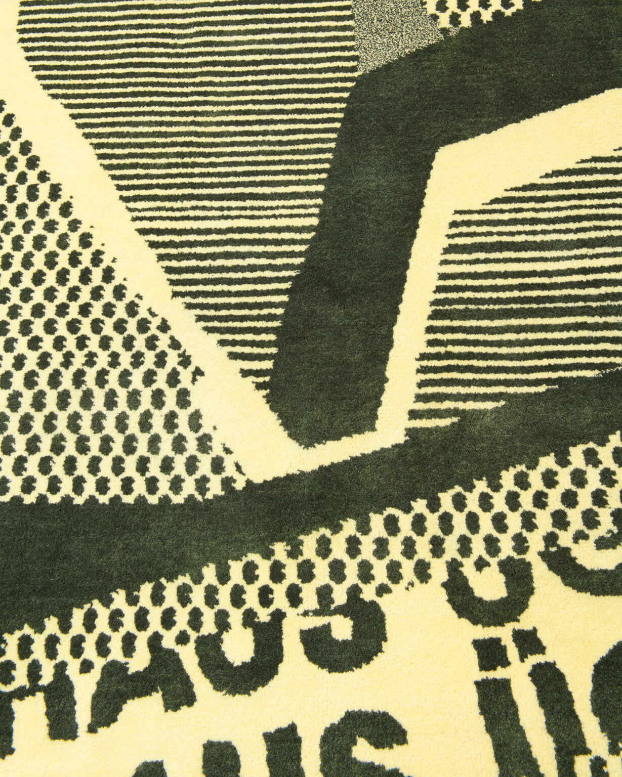 Ovaler dekorativer Teppich SIGNED grün