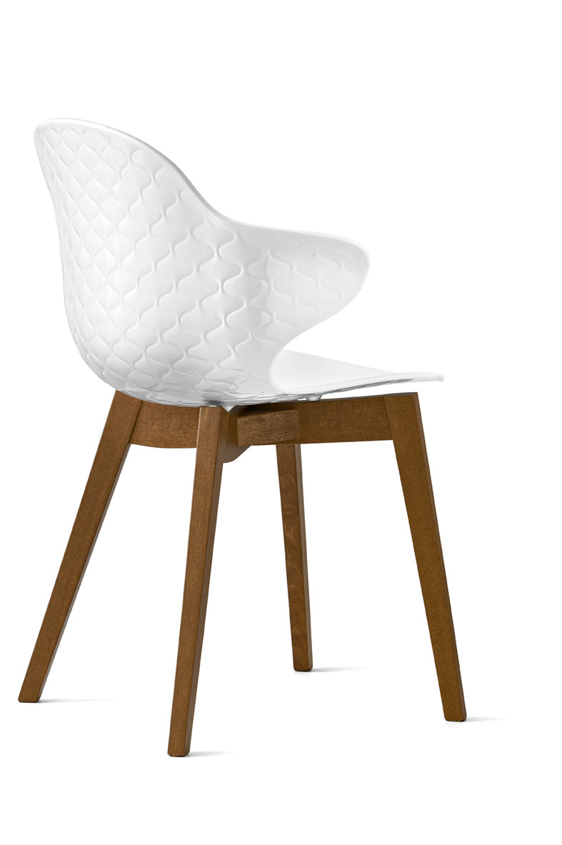 SAINT TROPEZ chair with a white seat and walnut base
