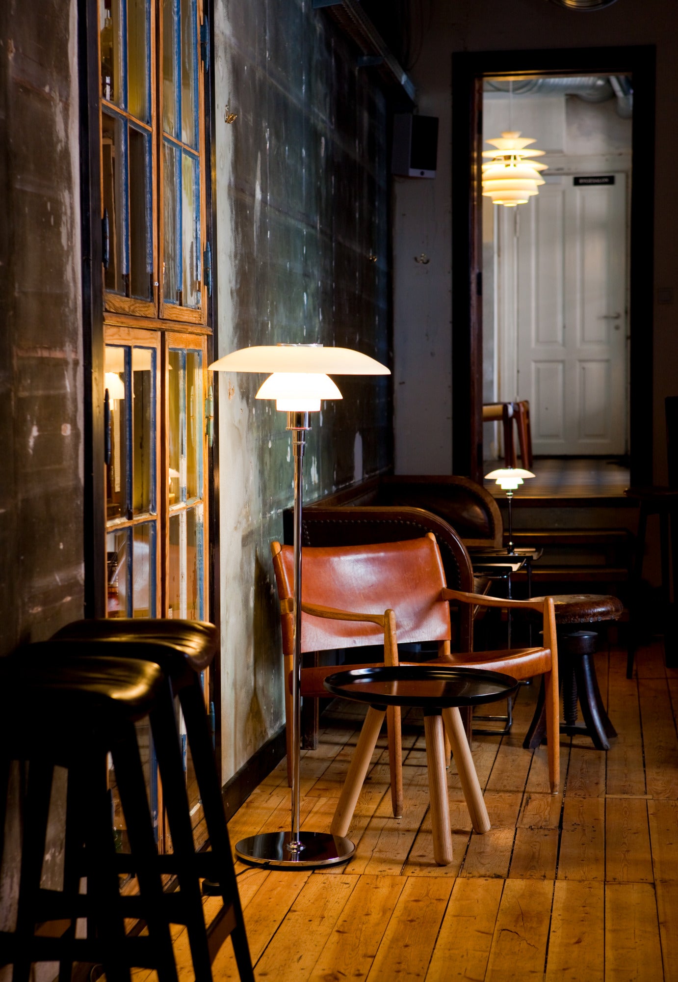 Stehlampe PH 4½-3½ weiß mit verchromtem Fuß