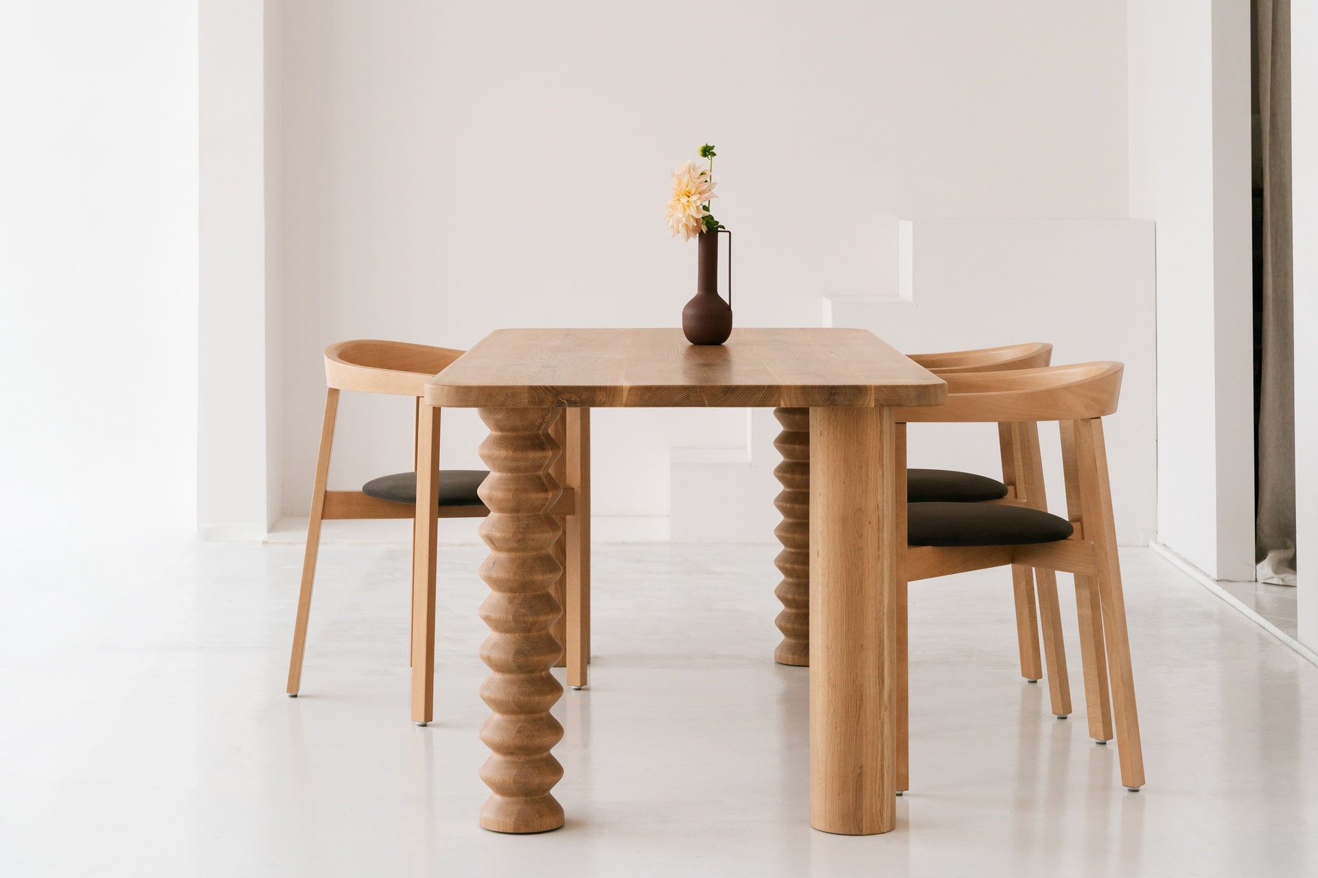 ARTA Oak Wood Table
