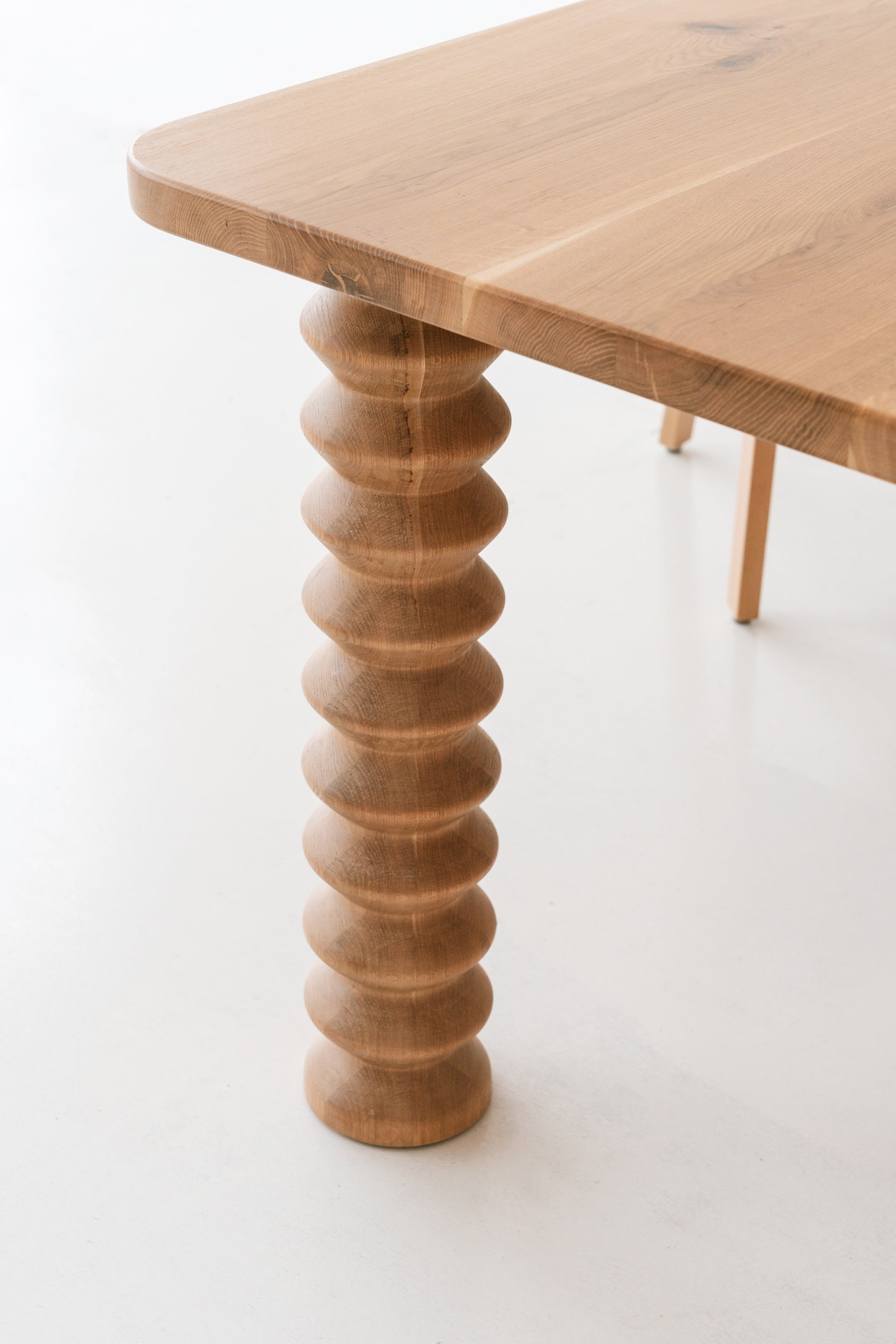 ARTA Oak Wood Table