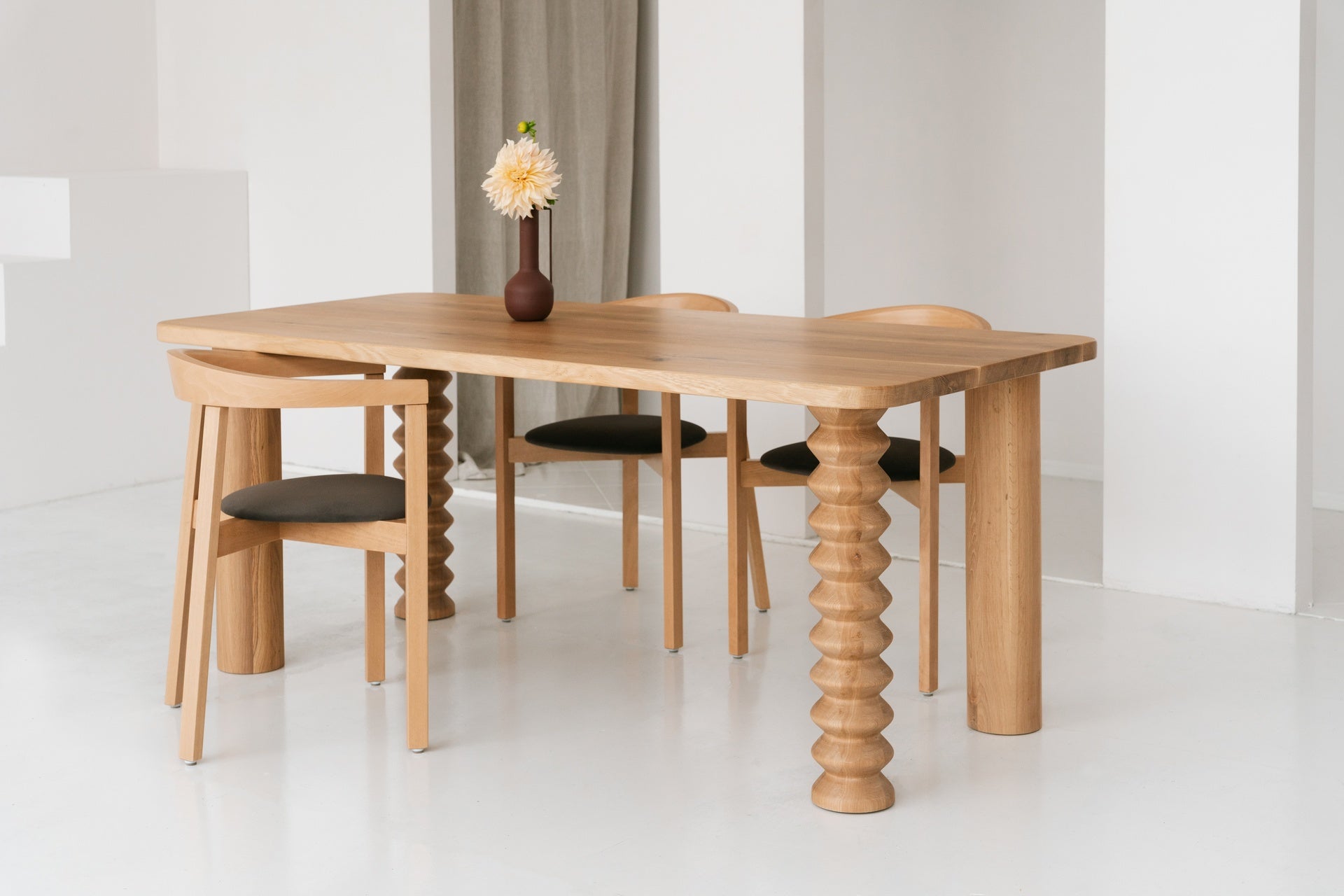 ARTA Oak Wood Table