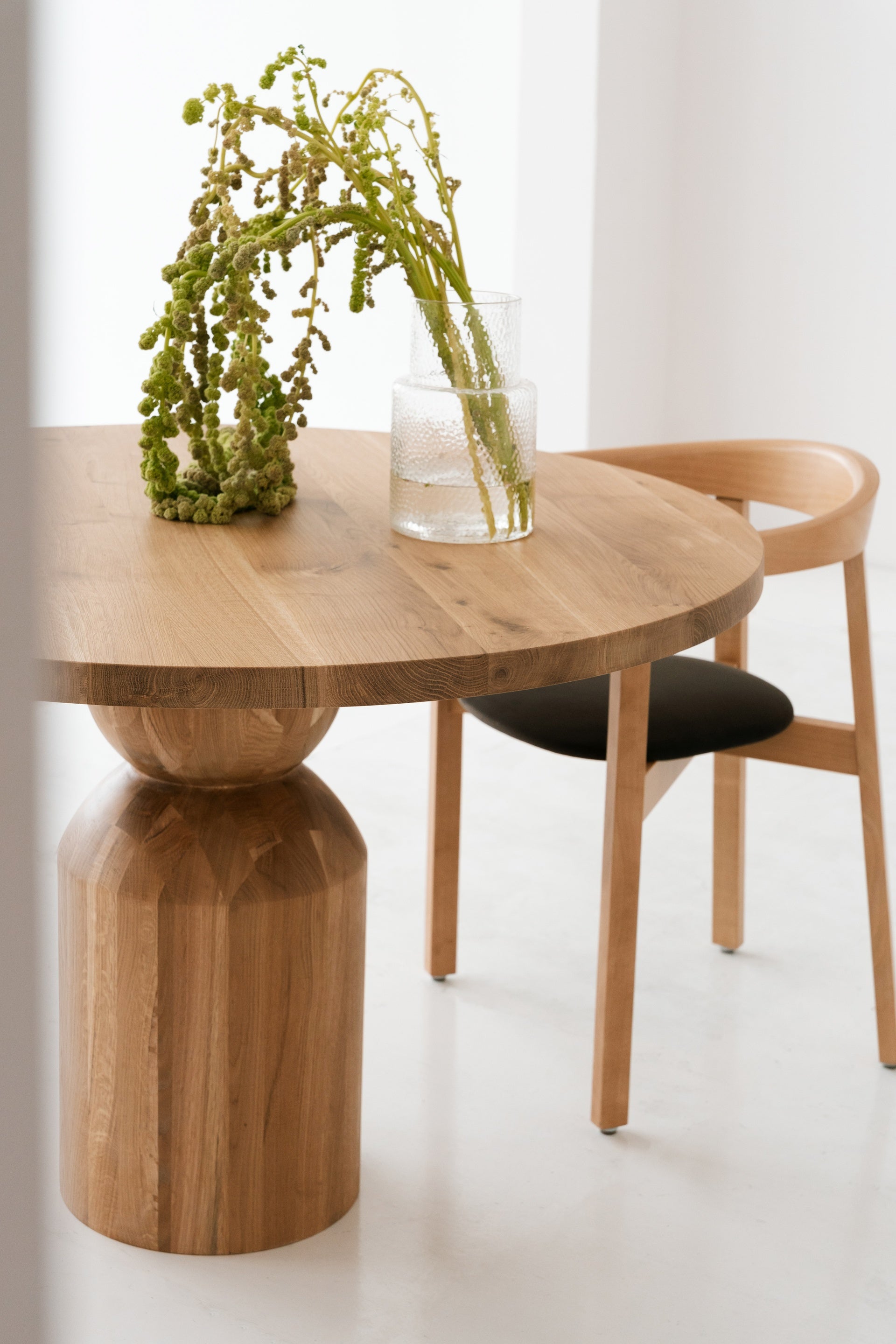 Runder Tisch BETH aus Eichenholz