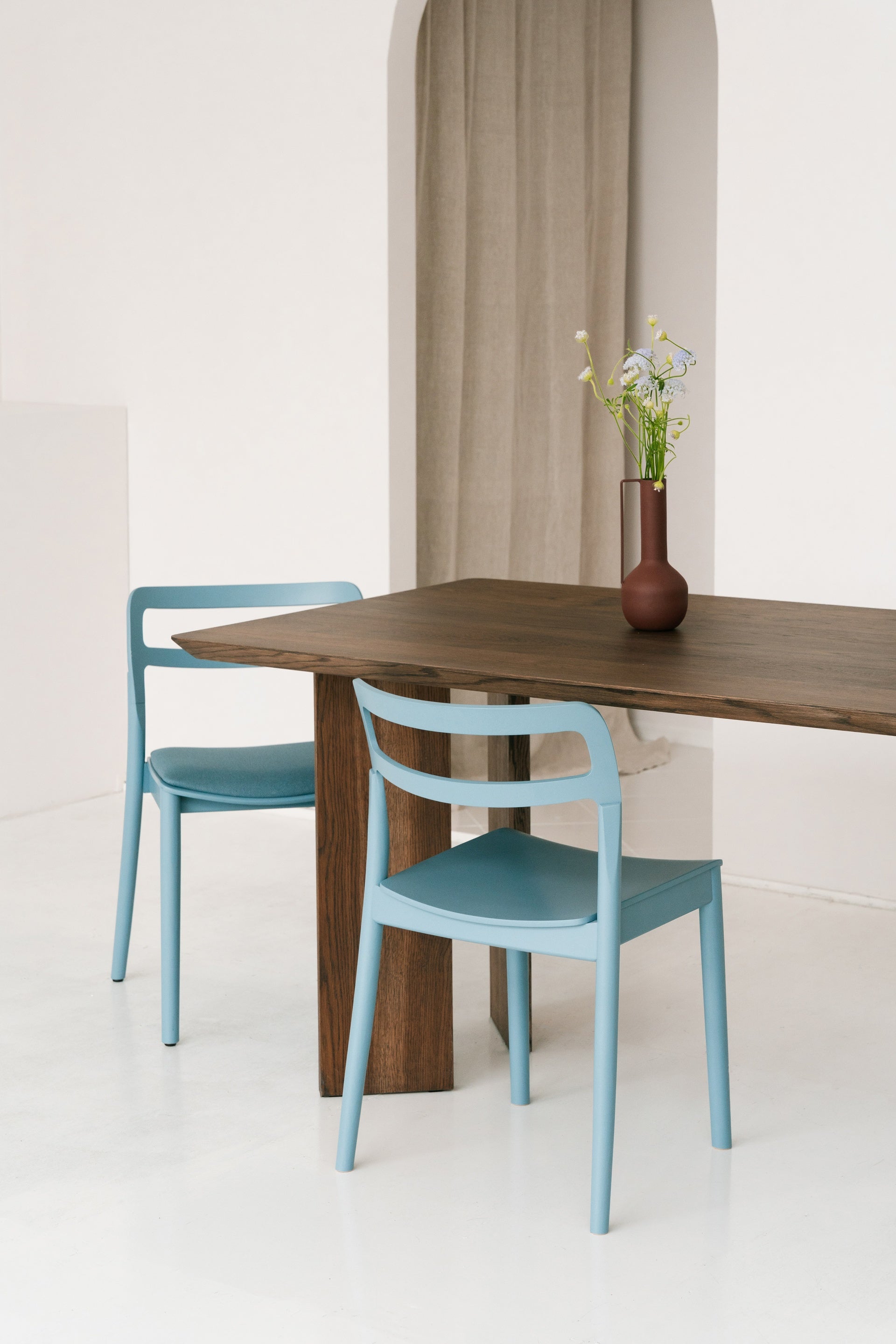 KALA Table in Oak Wood