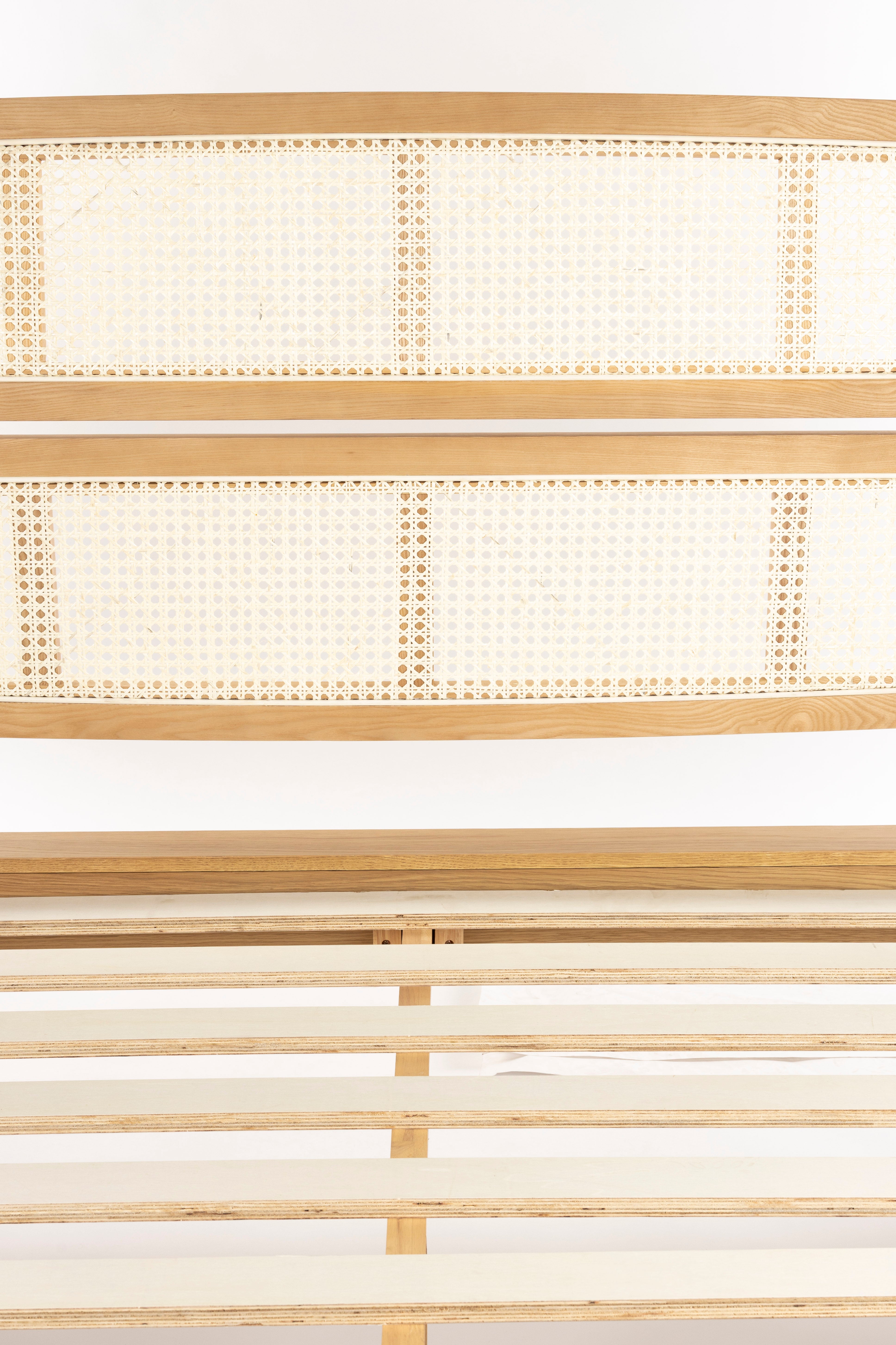 Bett STORM WEBBING aus Eschenholz