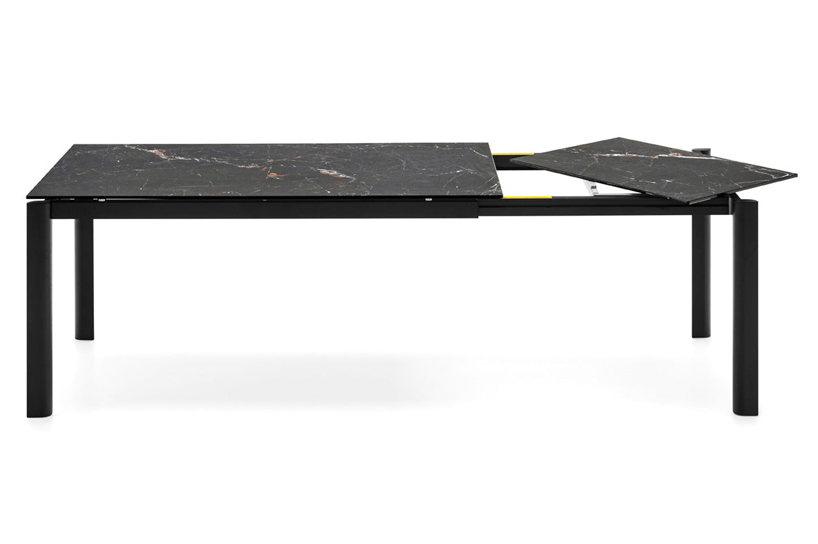 Ausziehbarer Tisch STREAM mit schwarzer Tischplatte und schwarzem Gestell