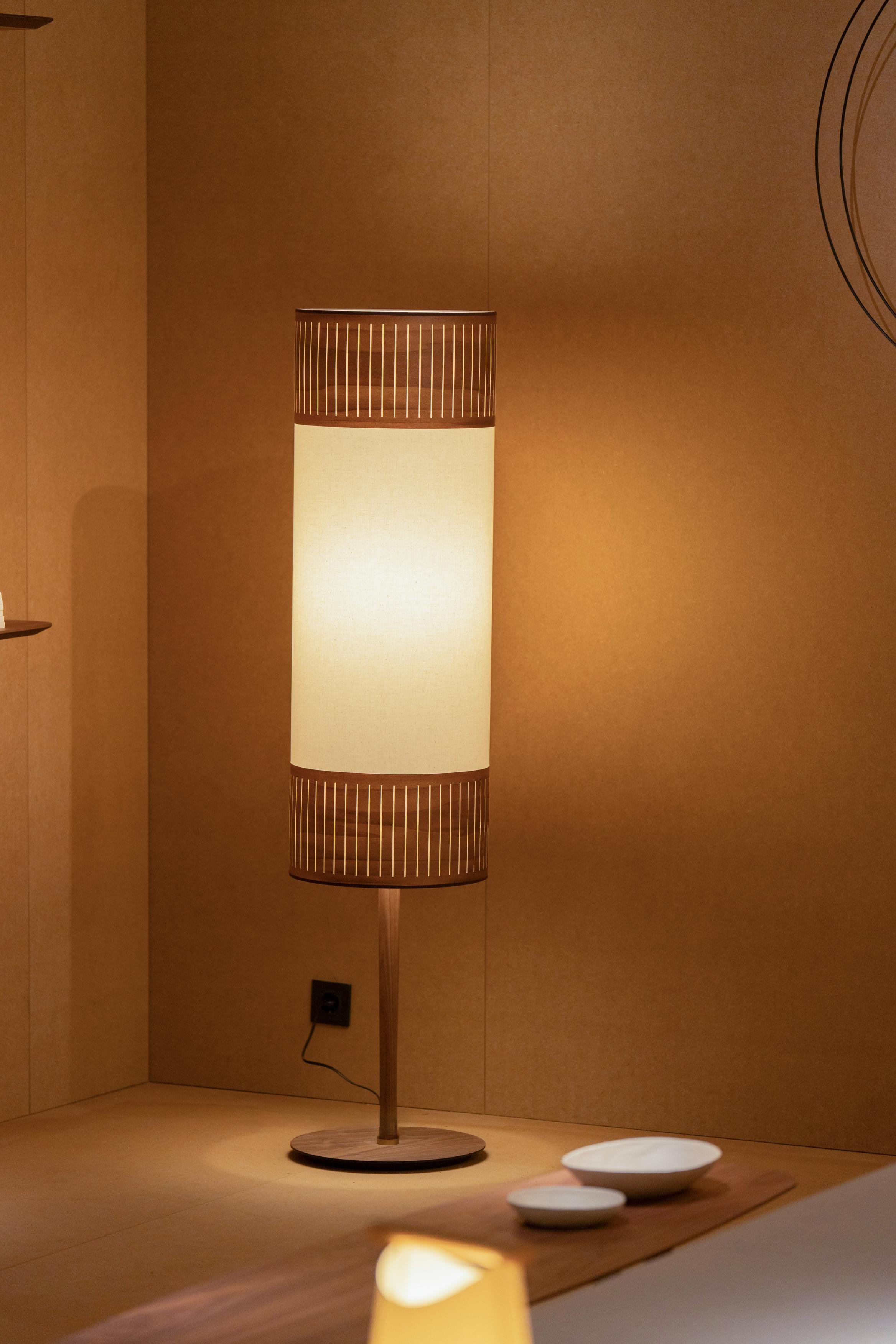 Stehlampe TAMIZ weiß mit Nussbaumholz