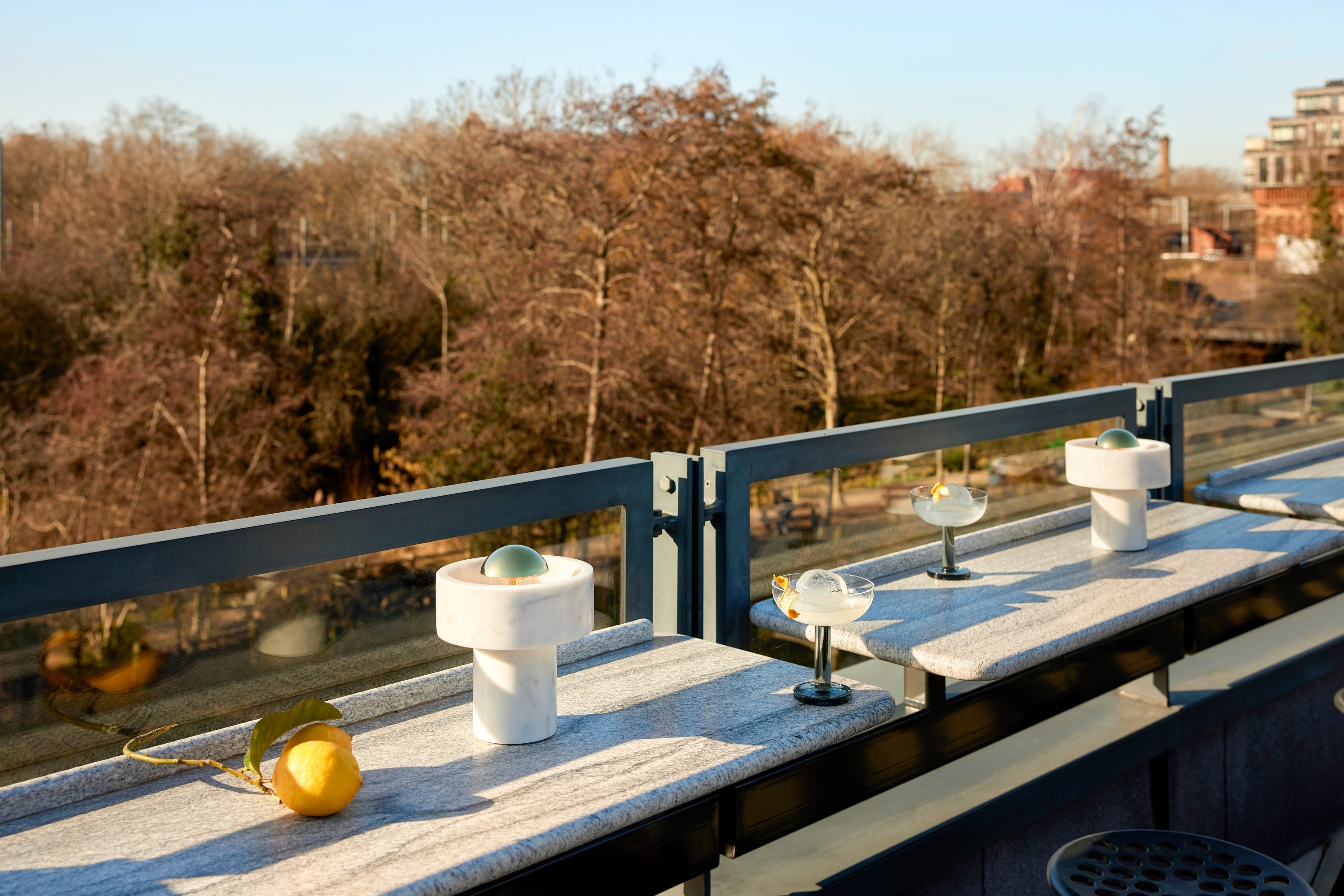 Tragbarer Lampenstein Marmor mit goldenem Finish