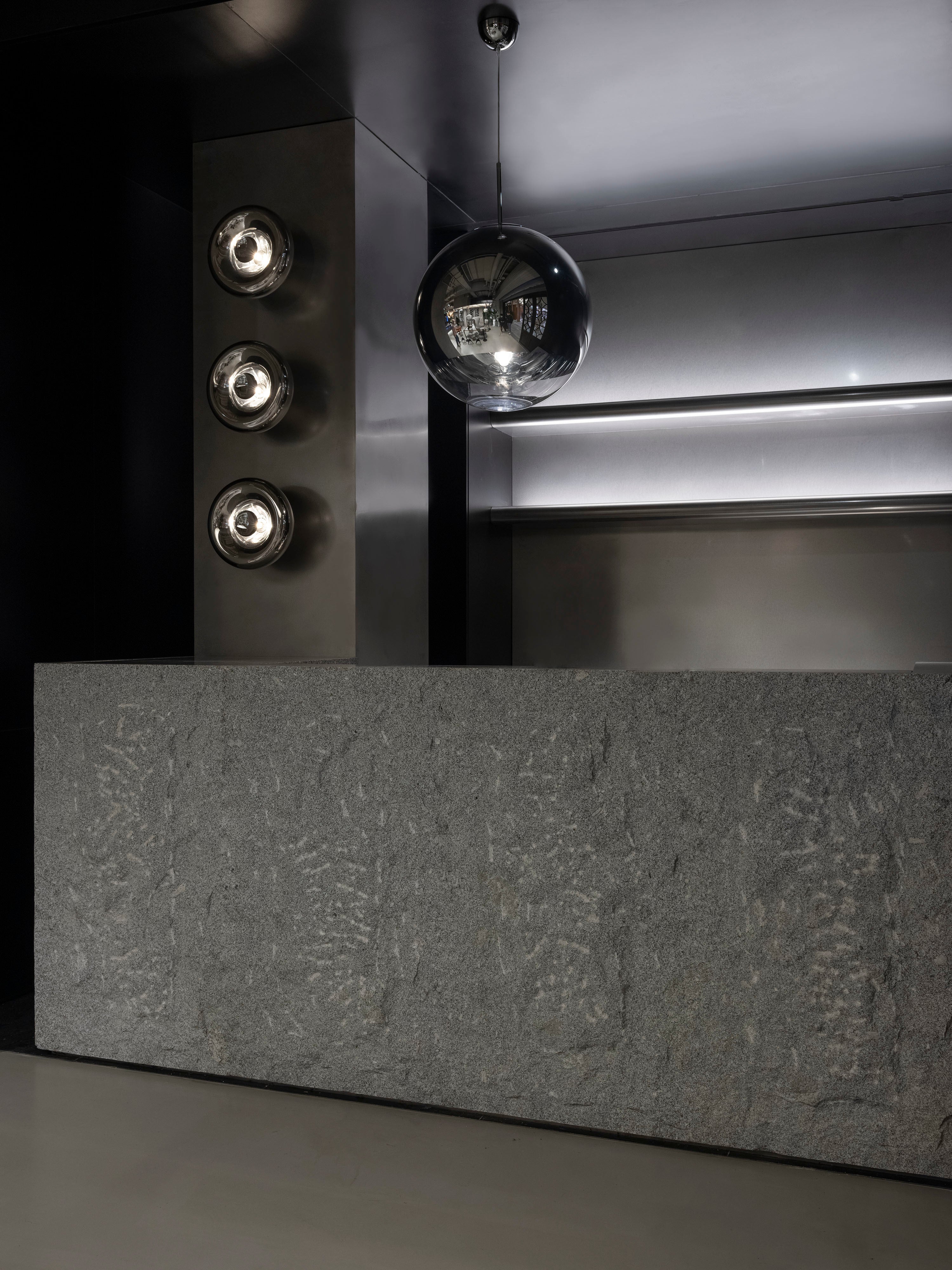 VOID Brass Wall Lamp