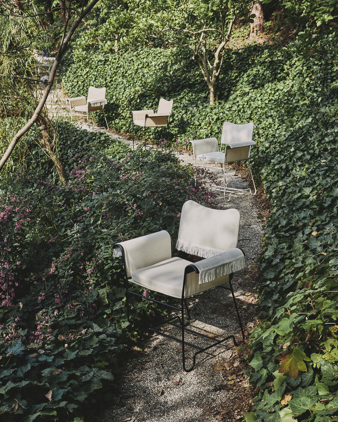 TROPIQUE Gartenstuhl Creme mit schwarzem Stahlgestell