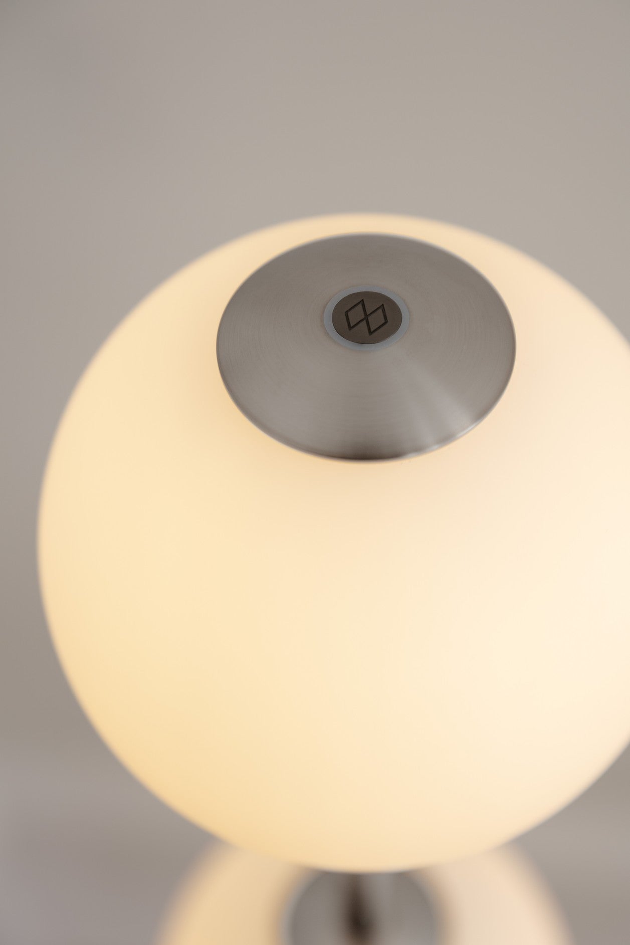 Stehlampe AUDREY weiß mit silbernem Einsatz