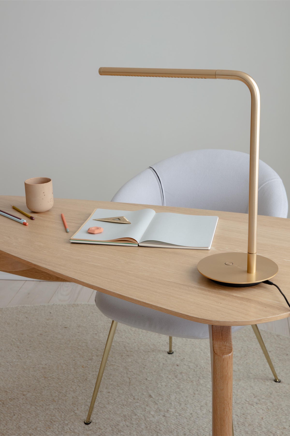 Goldene OMNI Tischlampe