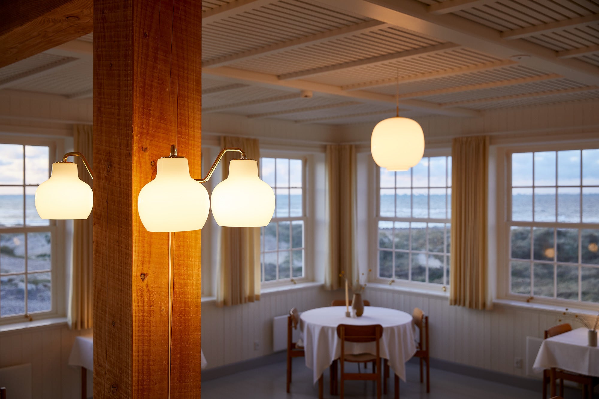 Lampa ścienna VL RING CROWN 2 biały z mosiężną podstawą