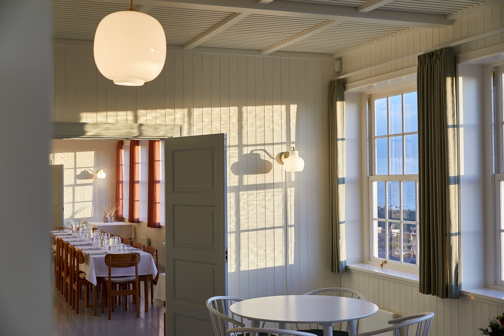 Lampa ścienna VL RING CROWN 1 biały z mosiężną podstawą